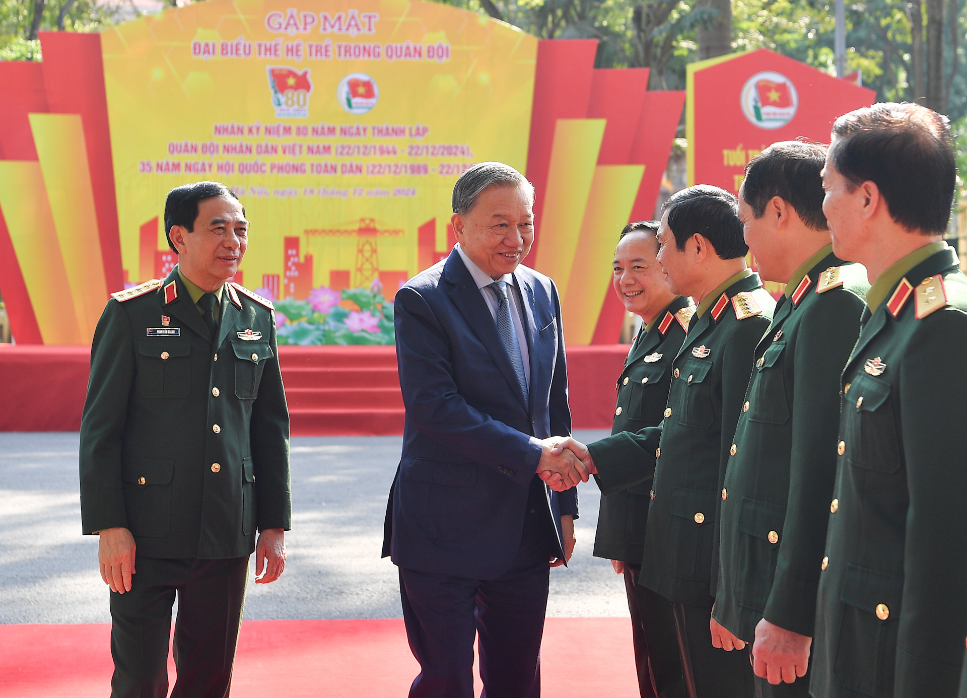 Tổng Bí thư Tô Lâm với các đồng chí lãnh đạo Bộ Quốc phòng.