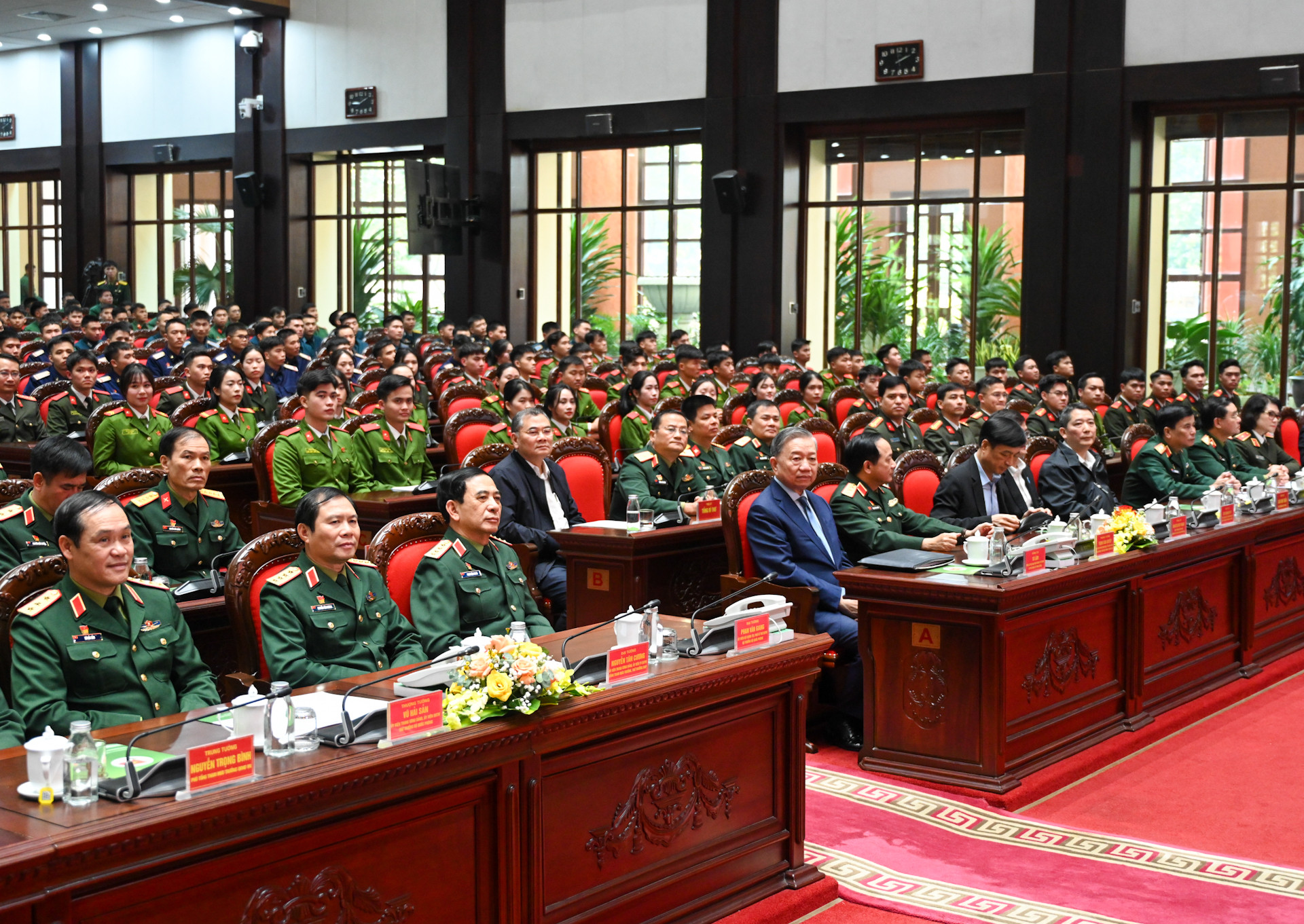 Tổng Bí thư Tô Lâm cùng các đồng chí lãnh đạo Đảng, Nhà nước dự buổi gặp mặt.