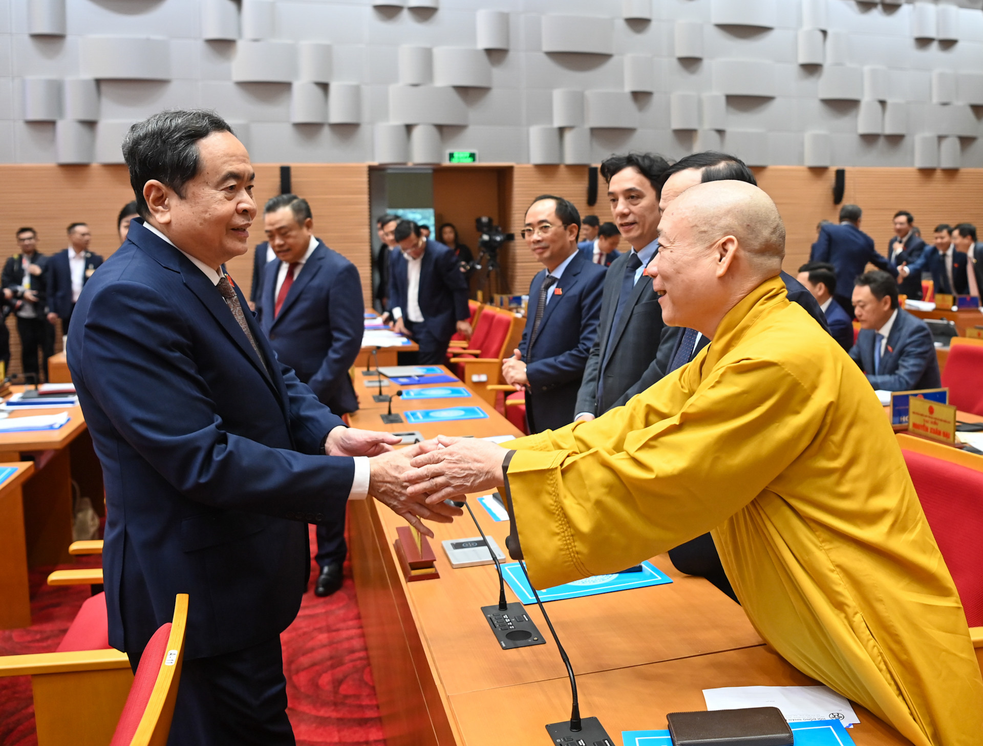 Chủ tịch Quốc hội Trần Thanh Mẫn với các đại biểu dự kỳ họp. Chủ tịch Quốc hội Trần Thanh Mẫn với các đại biểu dự kỳ họp.