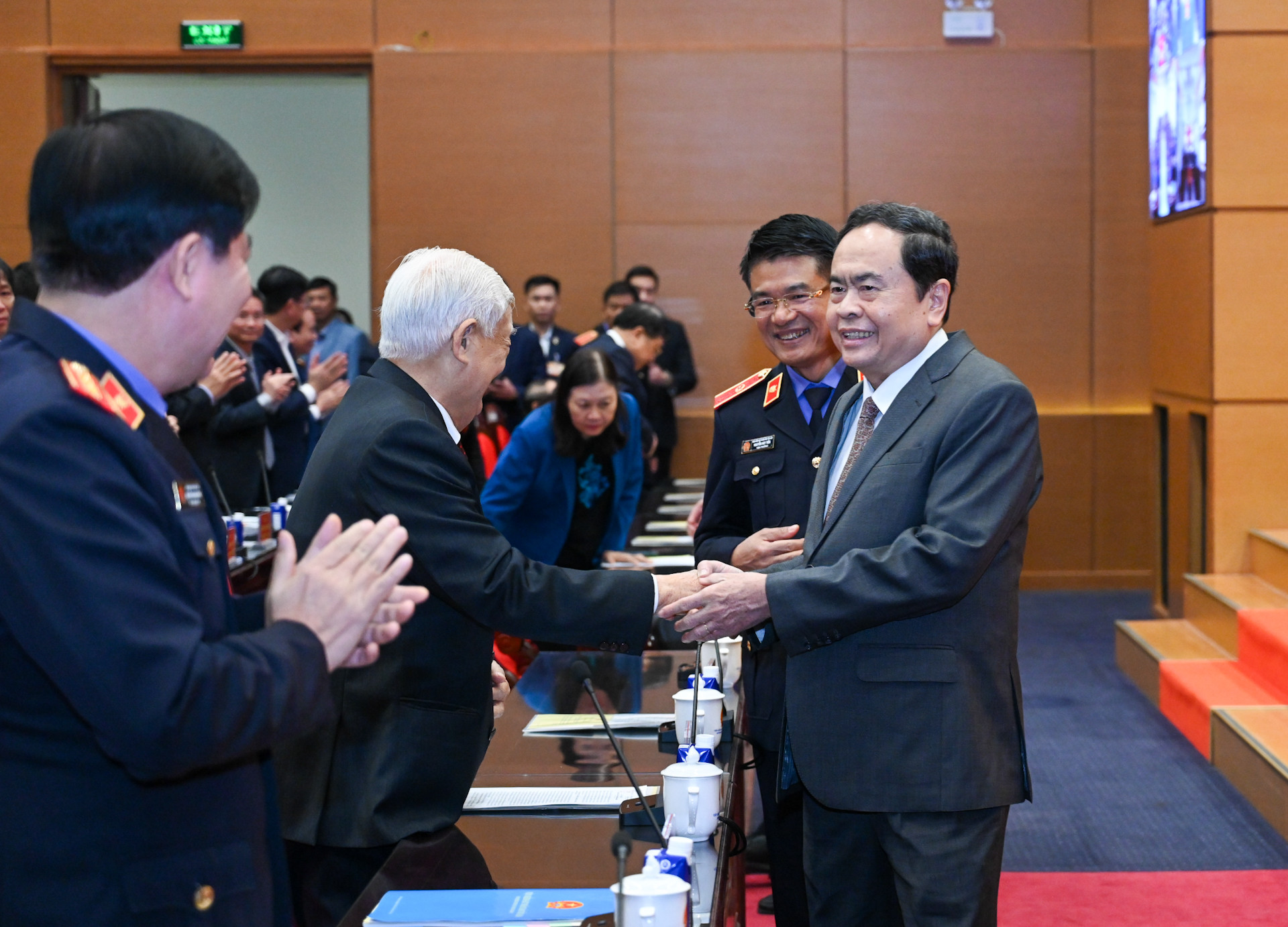 Chủ tịch Quốc hội Trần Thanh Mẫn với các đại biểu dự hội nghị.