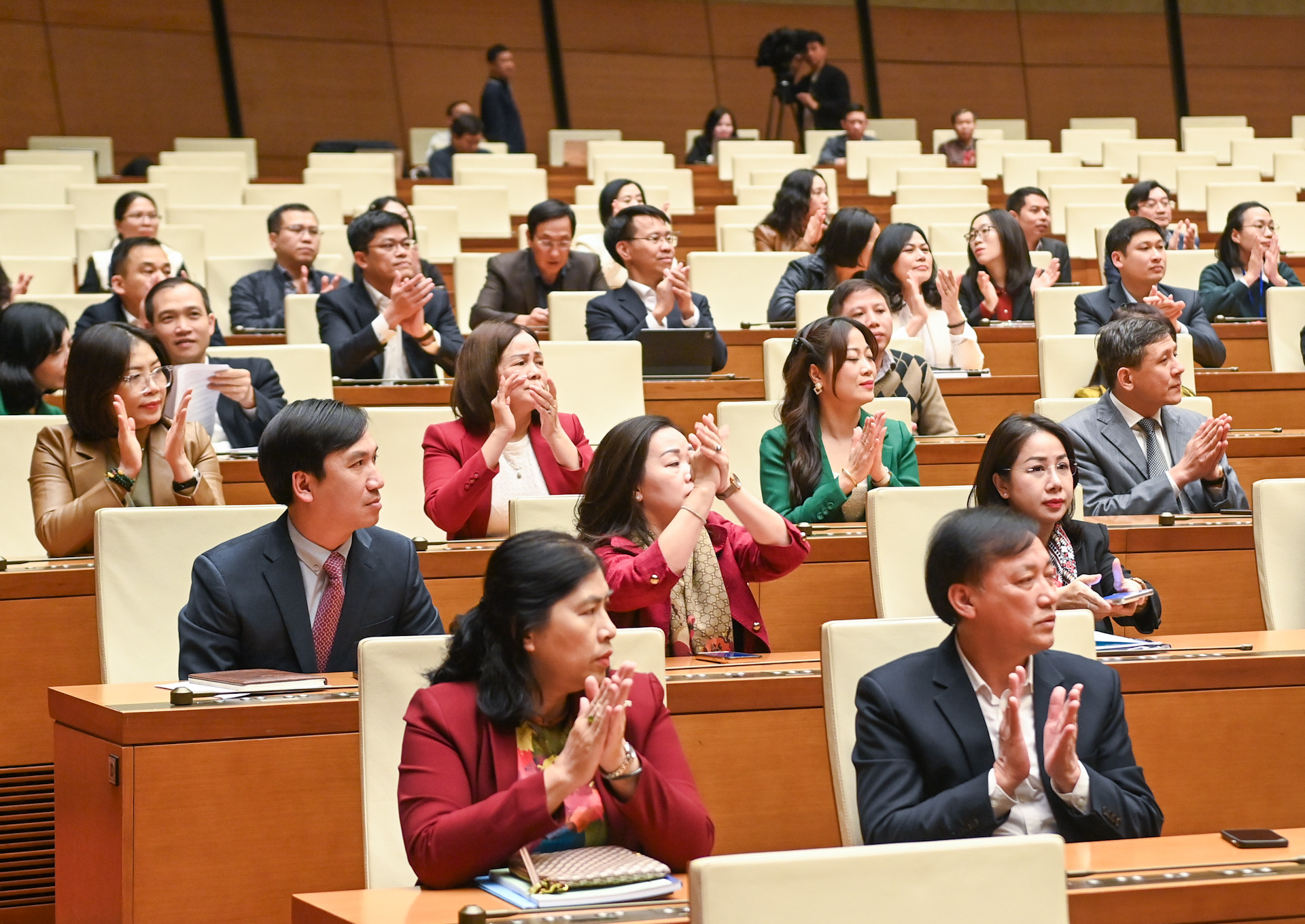 Cán bộ, công chức, người lao động Văn phòng Quốc hội dự hội nghị.