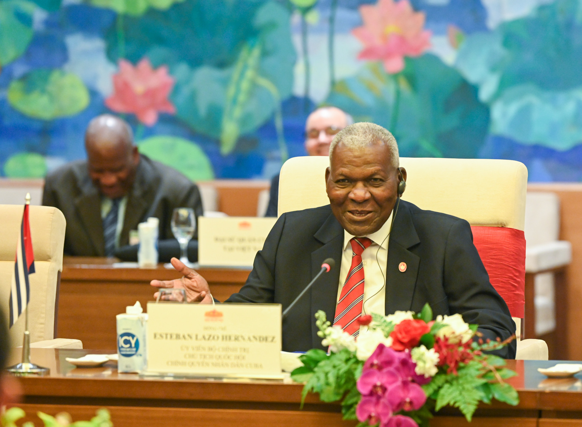 Chủ tịch Quốc hội Cuba Esteban Lazo Hernandez phát biểu tại hội đàm.