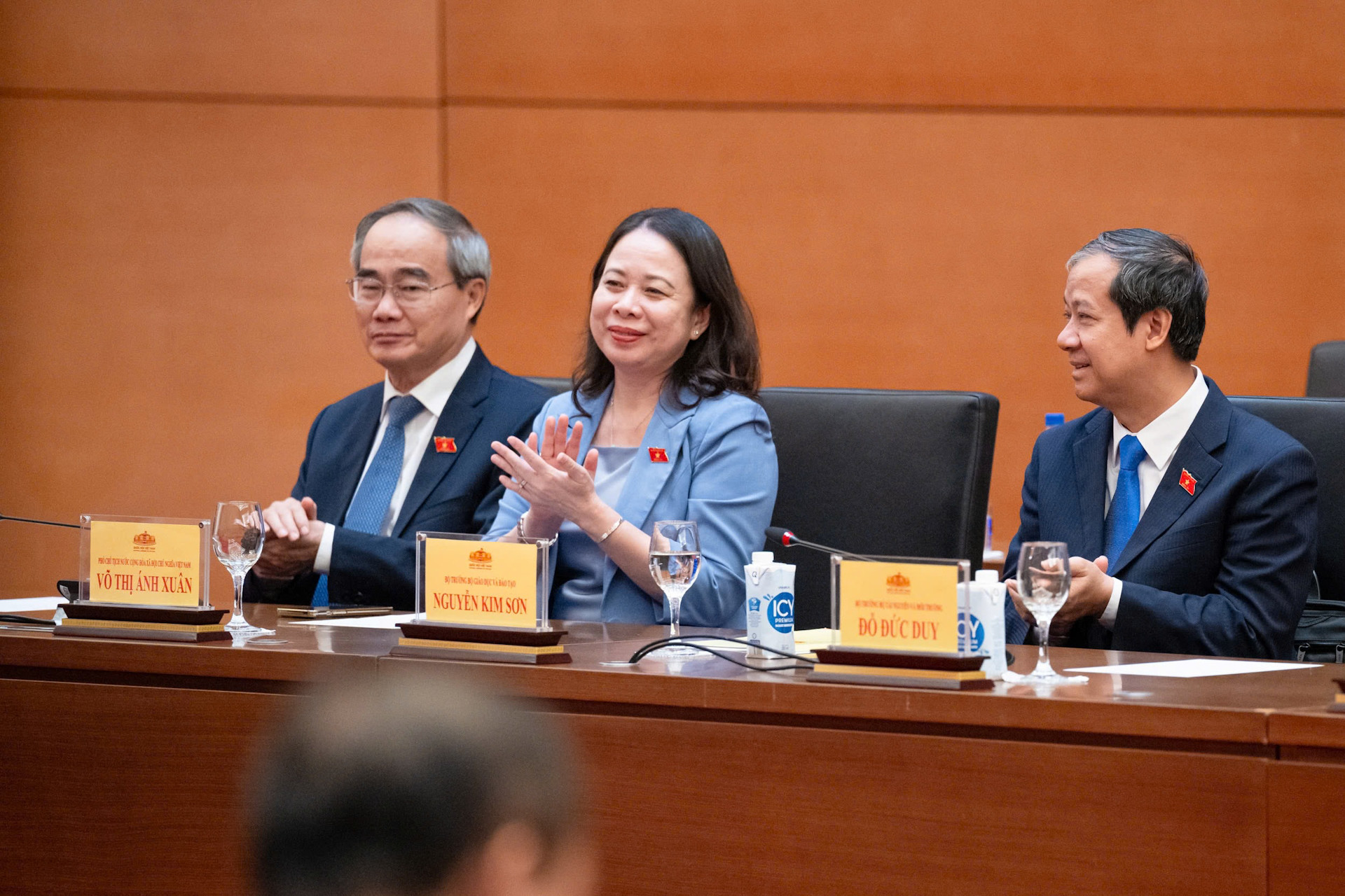 Các đại biểu dự cuộc gặp mặt.