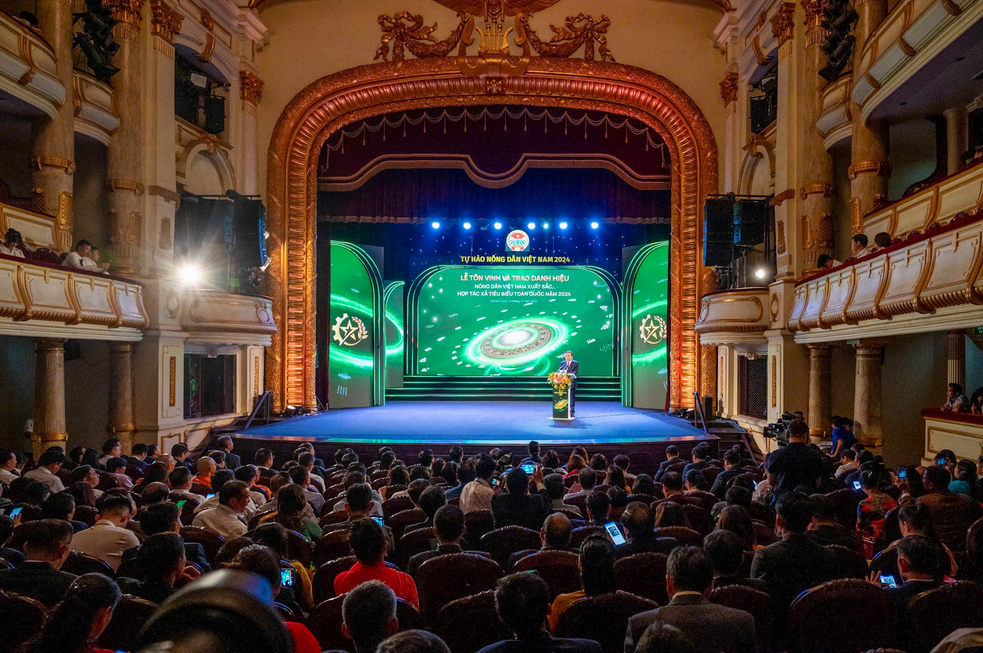 Quang cảnh Lễ tôn vinh và trao danh hiệu Nông dân Việt Nam xuất sắc, Hợp tác xã tiêu biểu toàn quốc năm 2024.