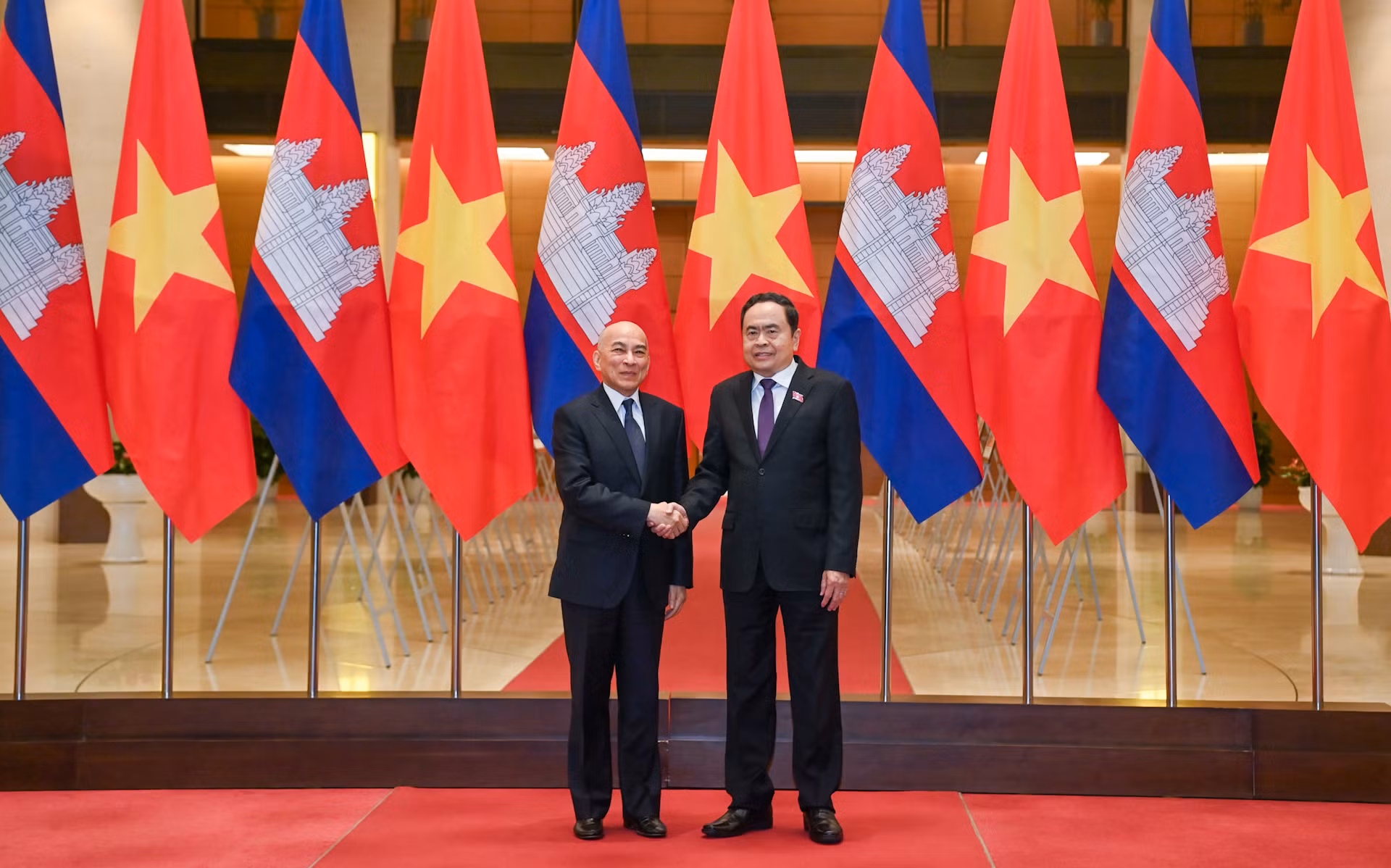 Chủ tịch Quốc hội Trần Thanh Mẫn và Quốc vương Campuchia Norodom Sihamoni.