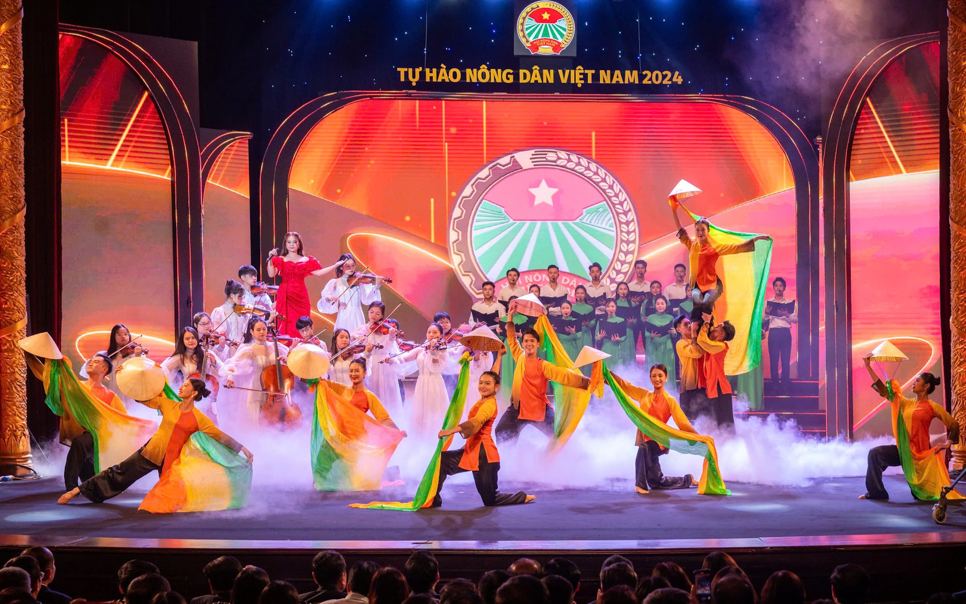 Tiết mục nghệ thuật mở màn chương trình.