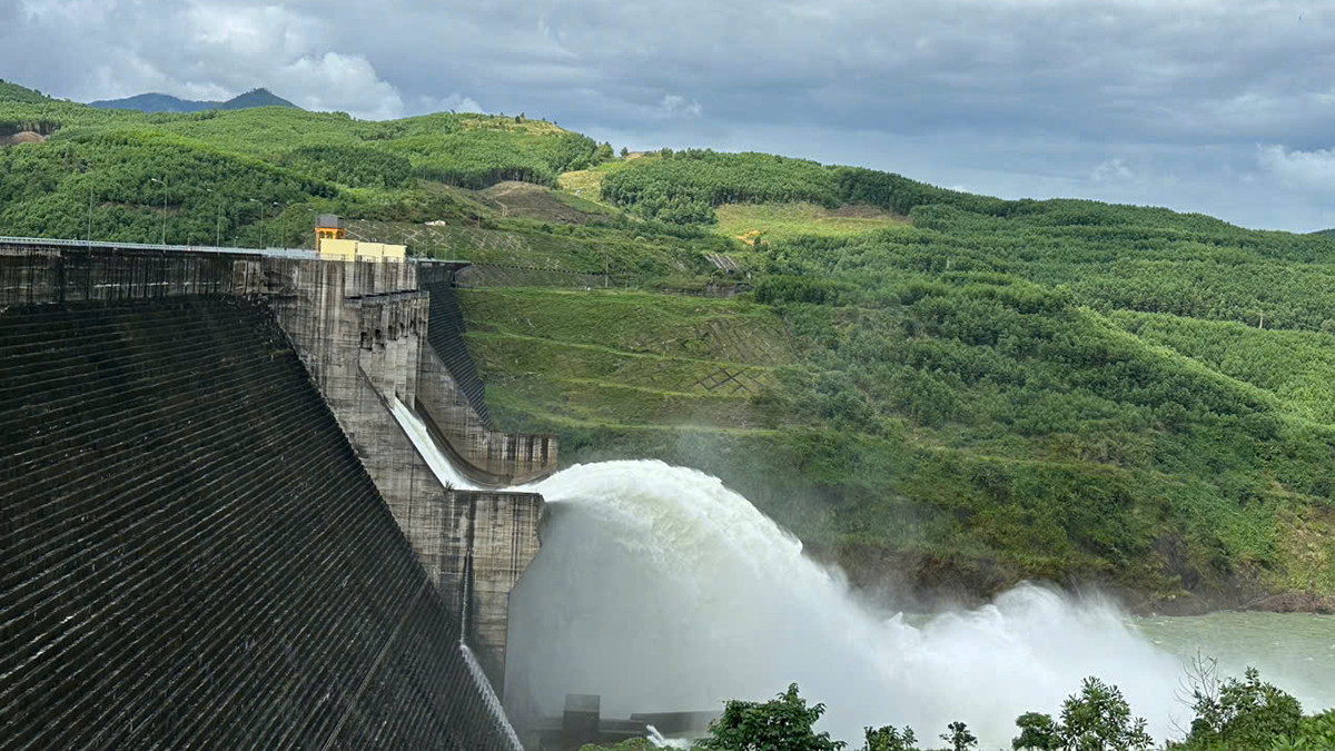 Thủy điện Sông Tranh 2 có dung tích 729,2 triệu m3 nước, là một trong những hồ chứa có dung tích lớn tại tỉnh Quảng Nam.