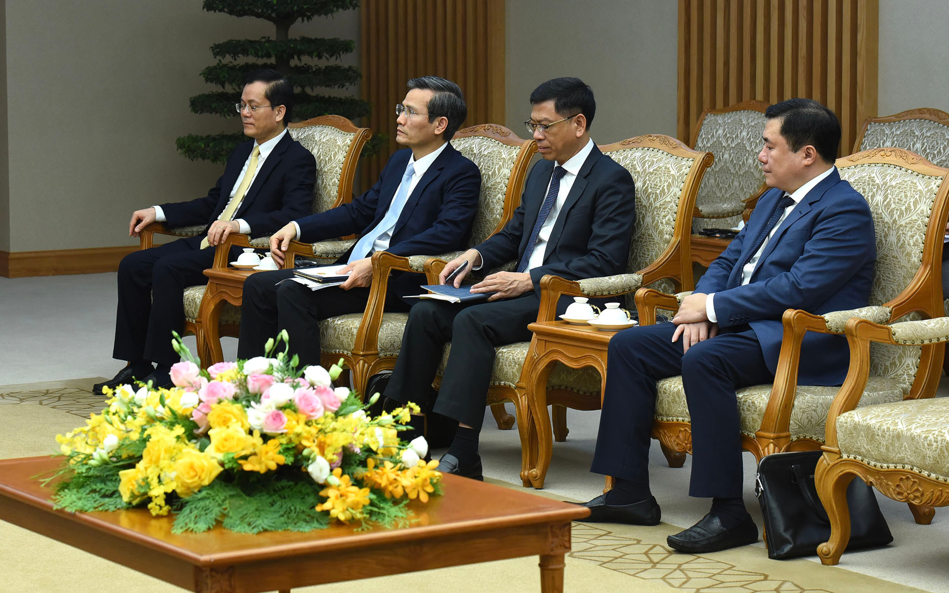 Đại diện lãnh đạo các bộ, ban ngành của Chính phủ Việt Nam cùng tham dự buổi tiếp.