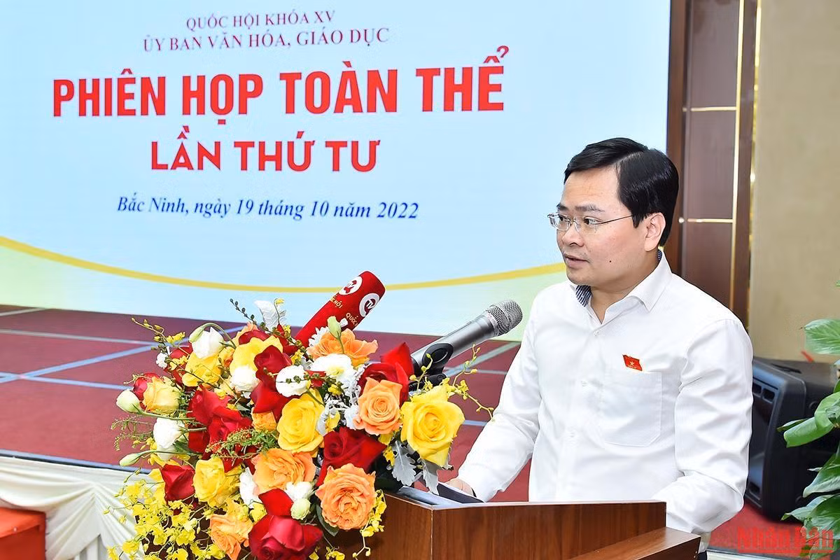 Bí thư Tỉnh ủy Bắc Ninh Nguyễn Anh Tuấn phát biểu tại phiên họp.