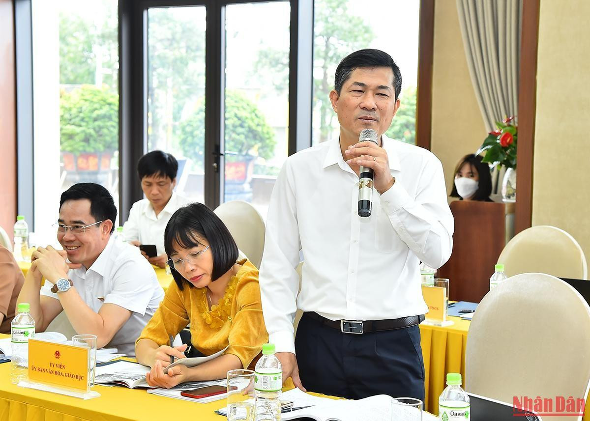 Tại phiên họp, các vị đại biểu Quốc hội đã có nhiều ý kiến sát với thực tế liên quan lĩnh vực văn hóa, giáo dục đang được cử tri cả nước quan tâm.