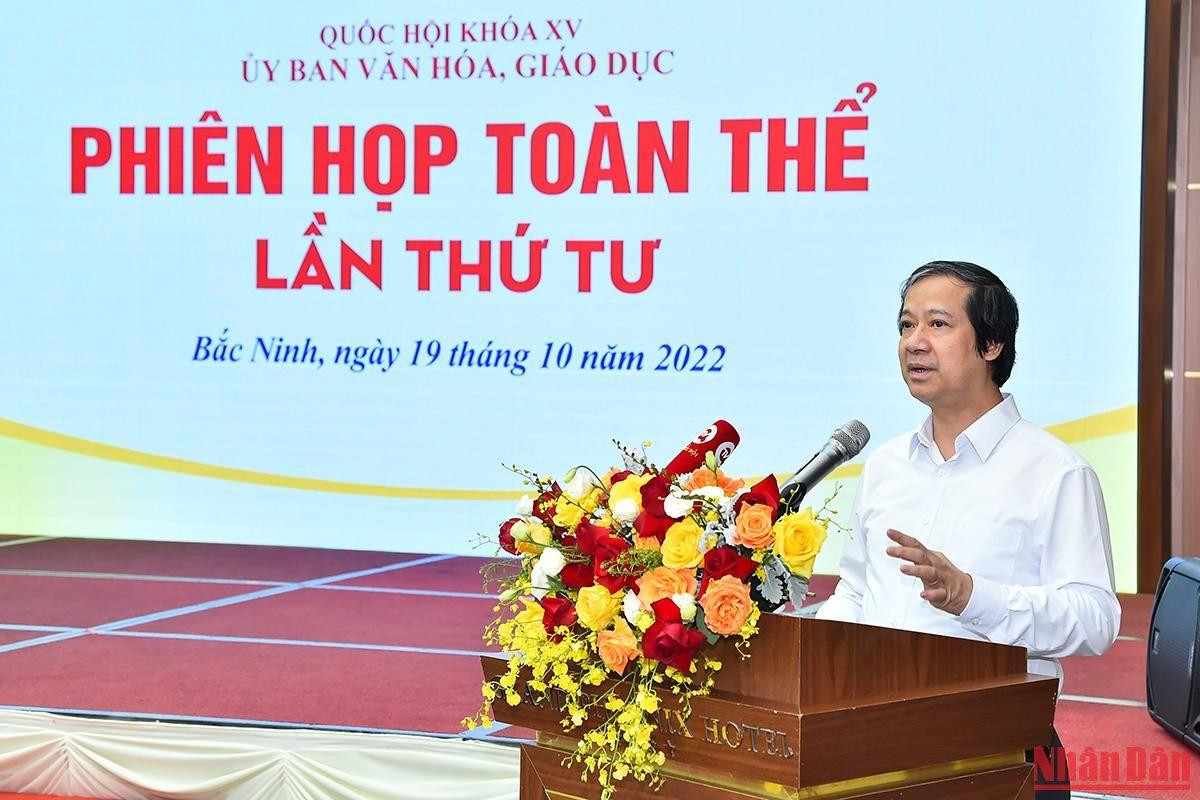 Cuối phiên họp sáng 19/10, Bộ trưởng Giáo dục và Đào tạo Nguyễn Kim Sơn phát biểu làm rõ một số ý kiến liên quan vấn đề giáo dục được các vị đại biểu Quốc hội đề cập tại phiên họp.