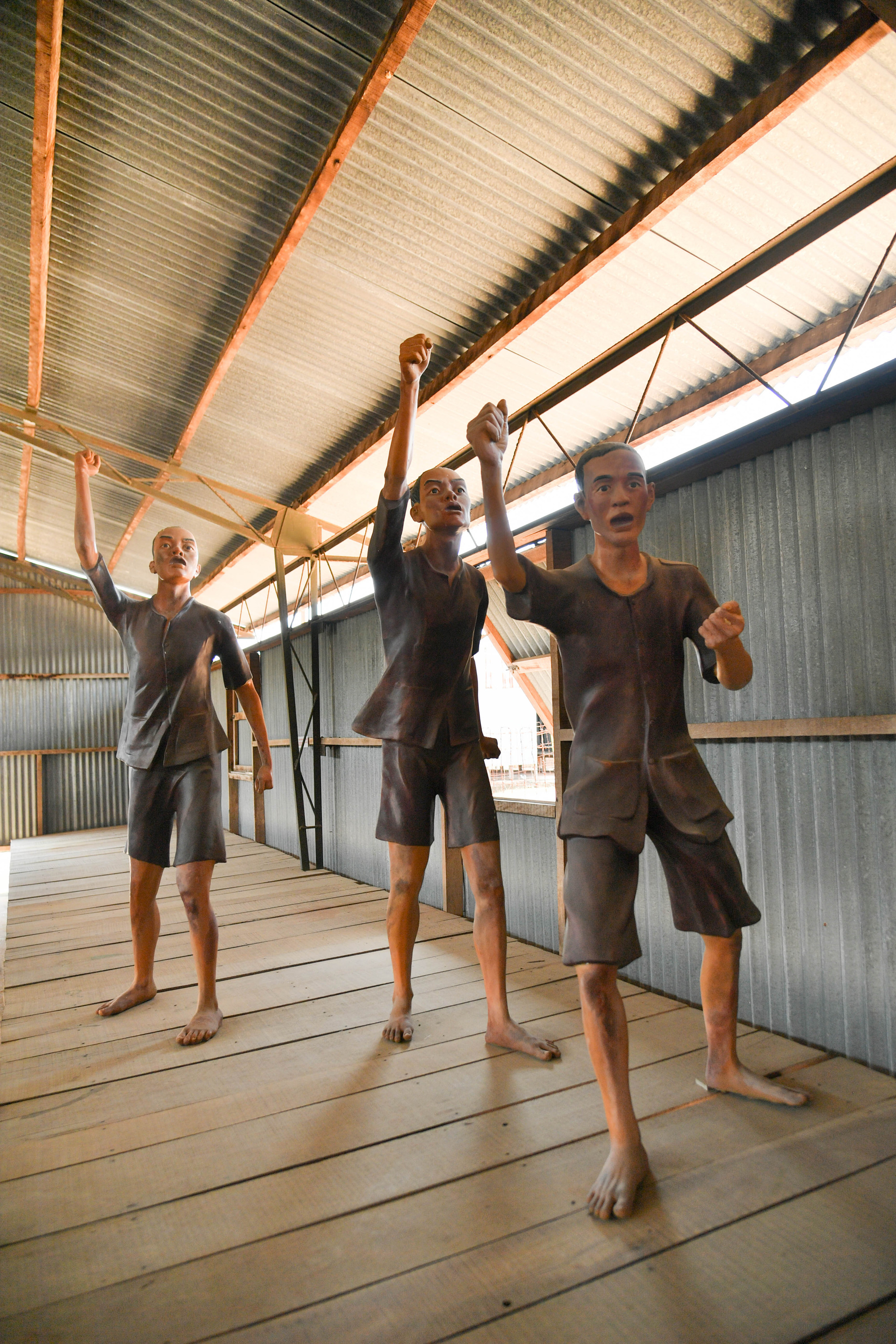 Mặc dù vậy, các đòn tra tấn có tàn bạo vẫn không làm lung lay ý chí của các tù binh cách mạng yêu nước. Dưới ngọn cờ của Đảng, các tù binh tìm cách vượt ngục và tiếp tục chiến đấu.