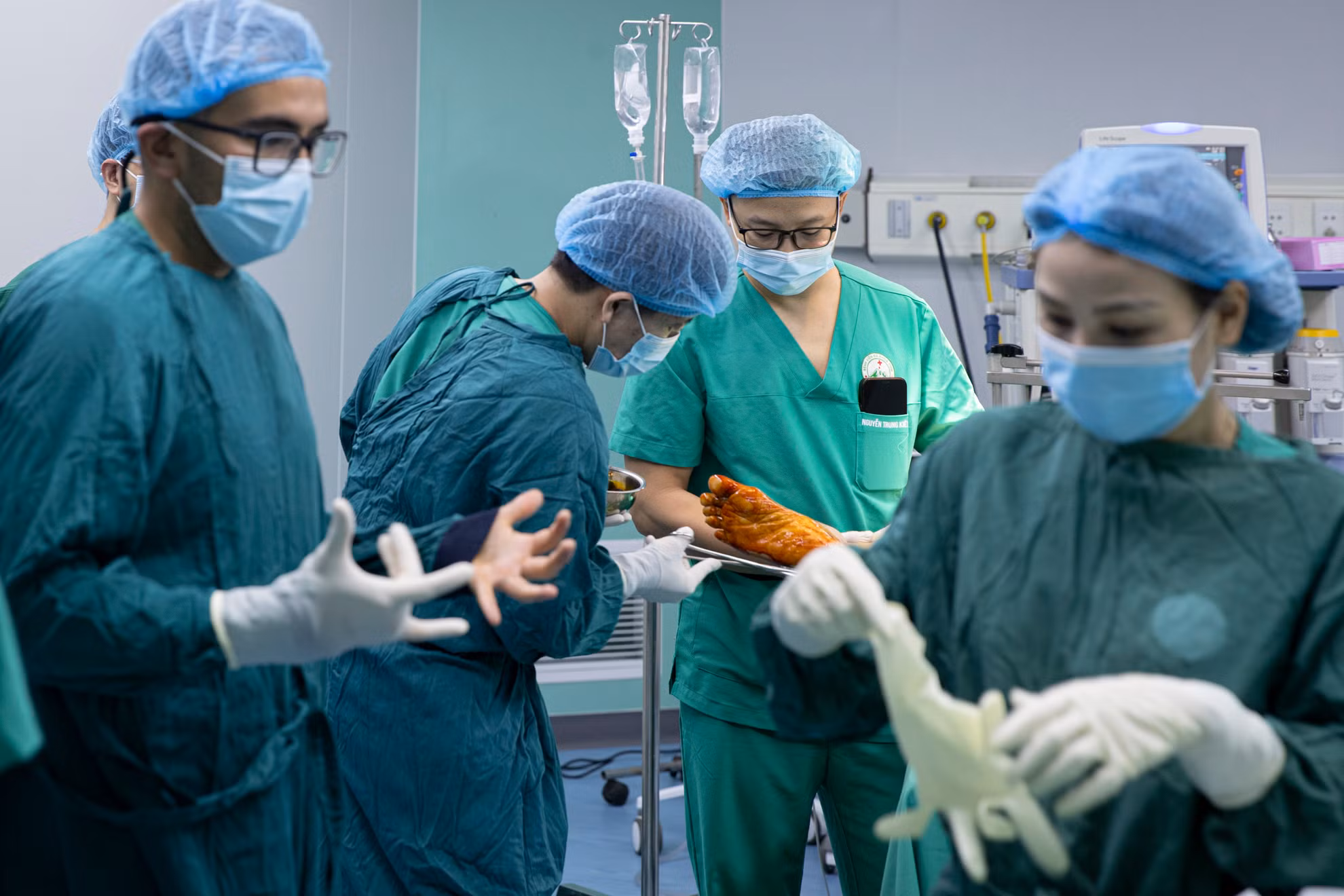 Không chỉ đưa y học tiên tiến đến với trẻ em, người có hoàn cảnh khó khăn ở vùng cao, chương trình của CLB Sala còn là cầu nối giữa các y bác sĩ tuyến trên với đồng nghiệp tuyến dưới, giữa các chuyên gia chấn thương chỉnh hình trong nước và quốc tế.