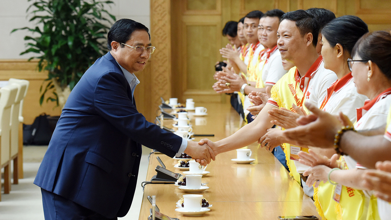 Thủ tướng Phạm Minh Chính gặp mặt 100 đại biểu là người hiến máu tình nguyện tiêu biểu toàn quốc năm 2023.