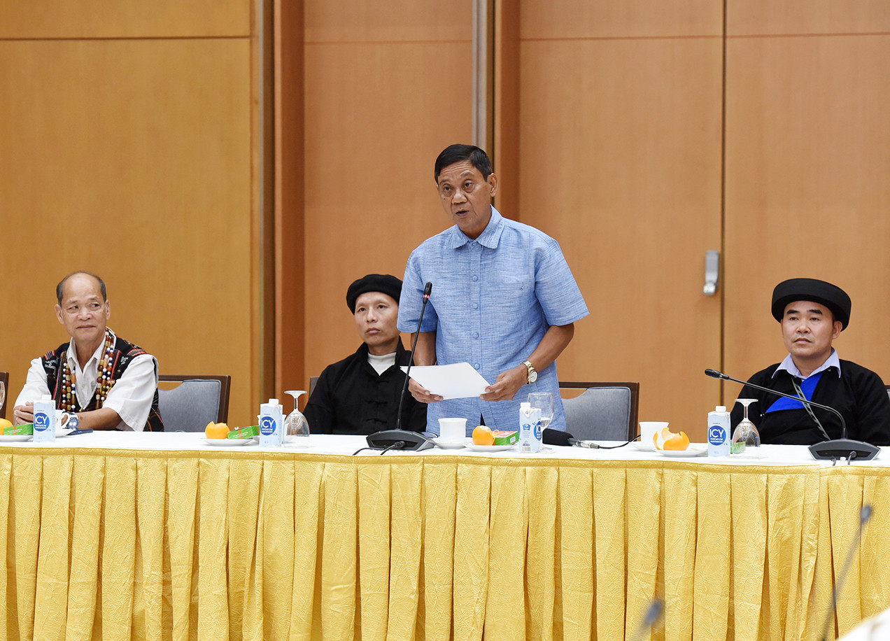 [Ảnh] Thủ tướng gặp mặt già làng, trưởng bản, nghệ nhân và người có uy tín tiêu biểu ảnh 7