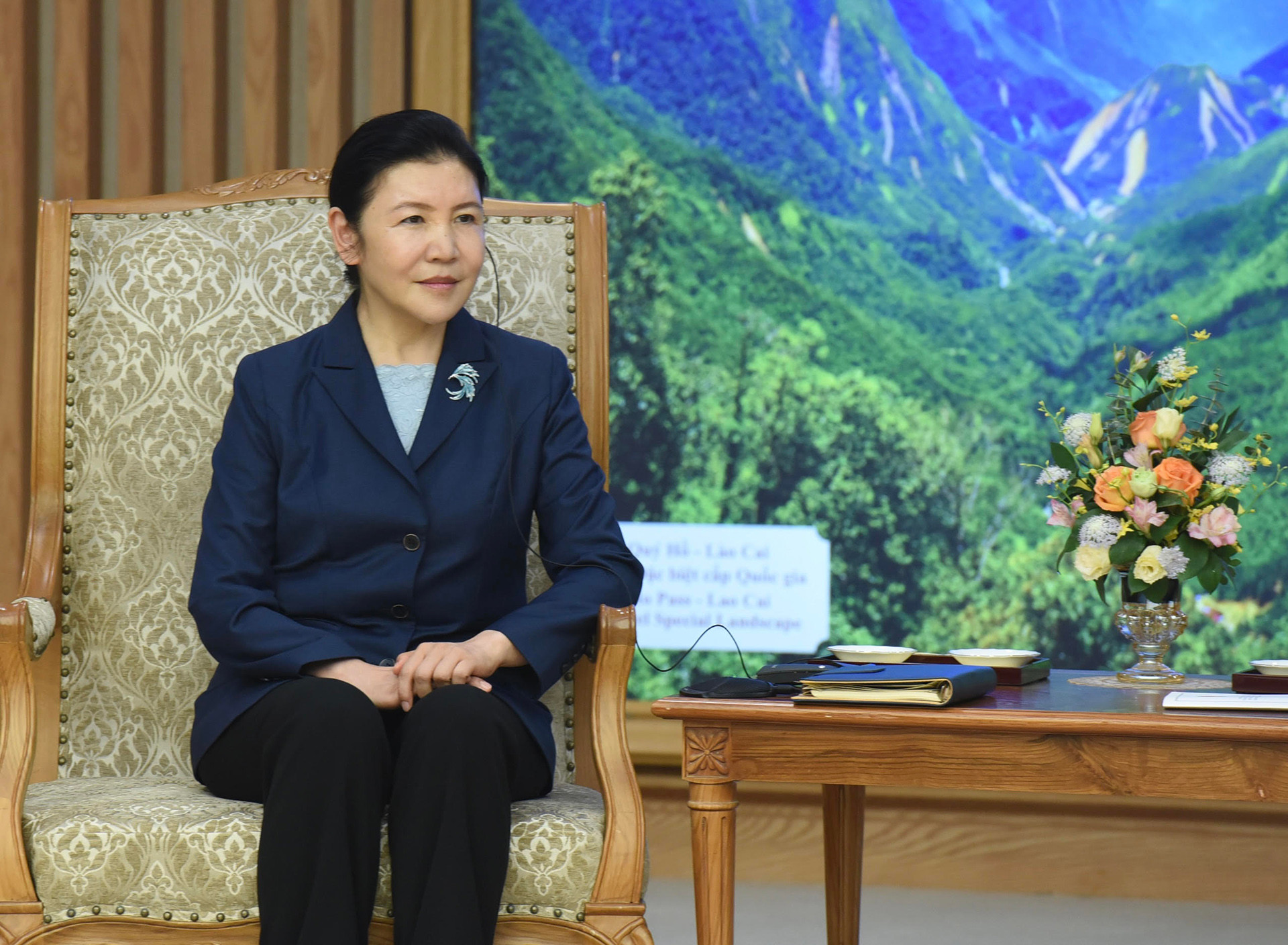 Bộ trưởng Tư pháp Trung Quốc Hạ Vinh phát biểu tại buổi tiếp.