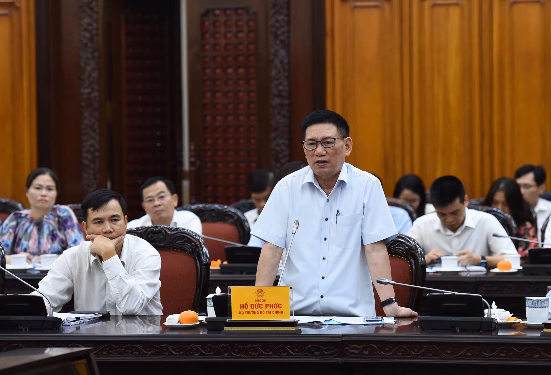 Bộ trưởng Tài chính Hồ Đức Phớc phát biểu ý kiến tại cuộc họp.