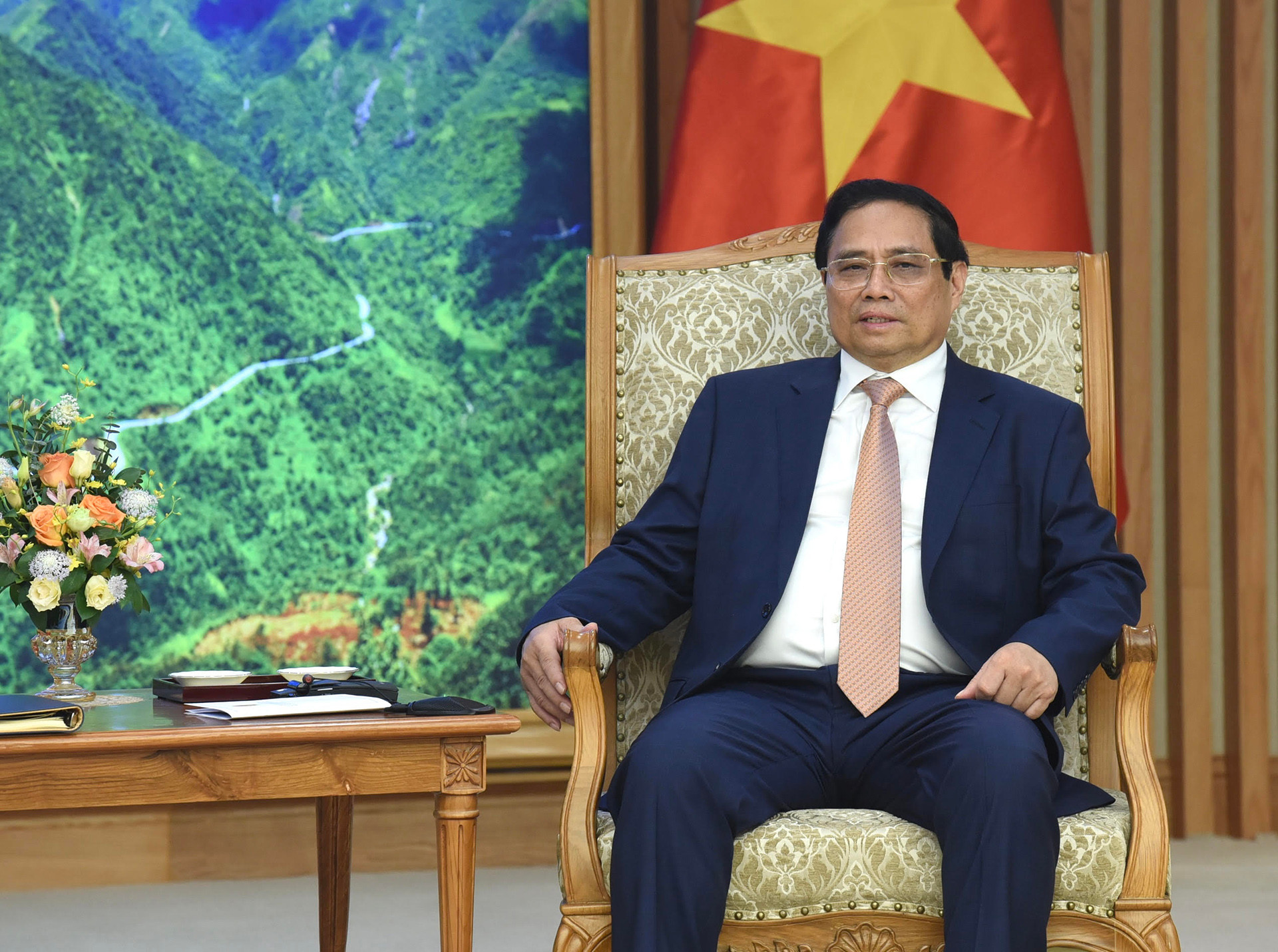 Thủ tướng Phạm Minh Chính phát biểu tại buổi tiếp Bộ trưởng Tư pháp Trung Quốc Hạ Vinh.