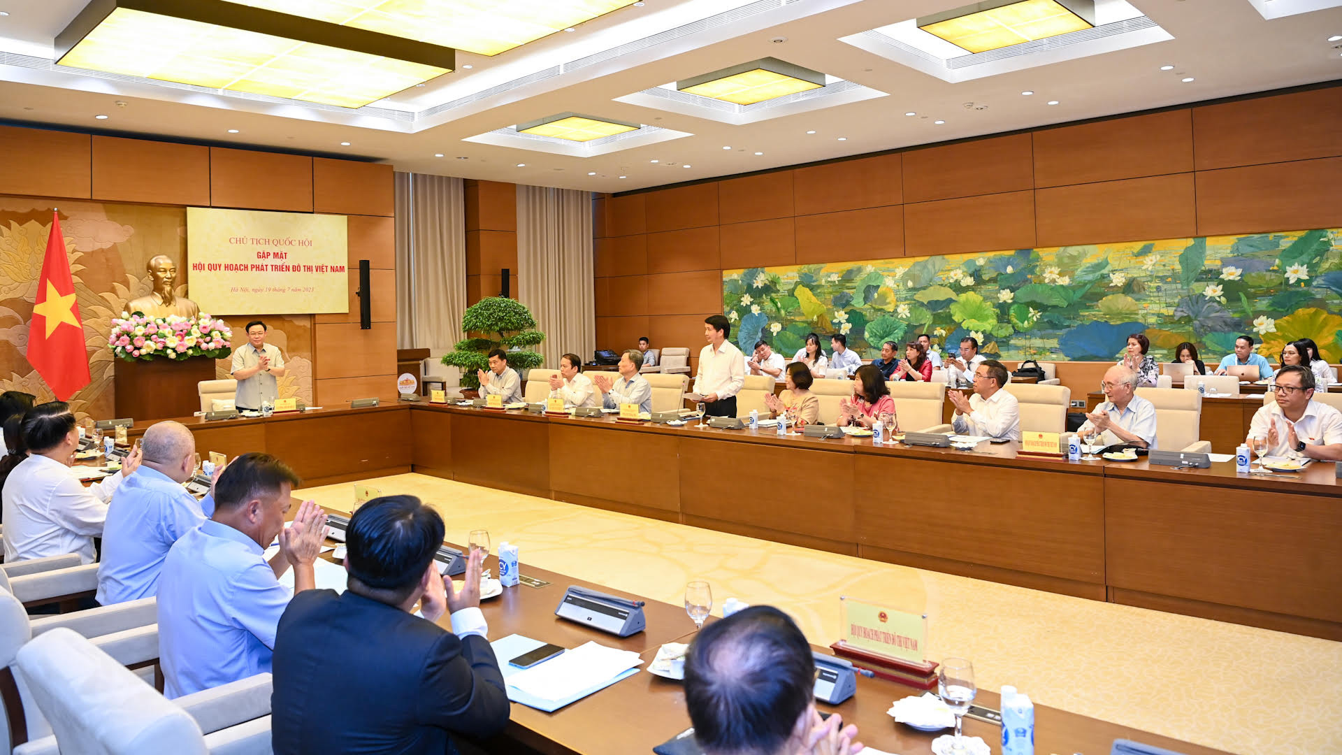 Quang cảnh buổi gặp mặt tại Nhà Quốc hội. Quang cảnh buổi gặp mặt tại Nhà Quốc hội.