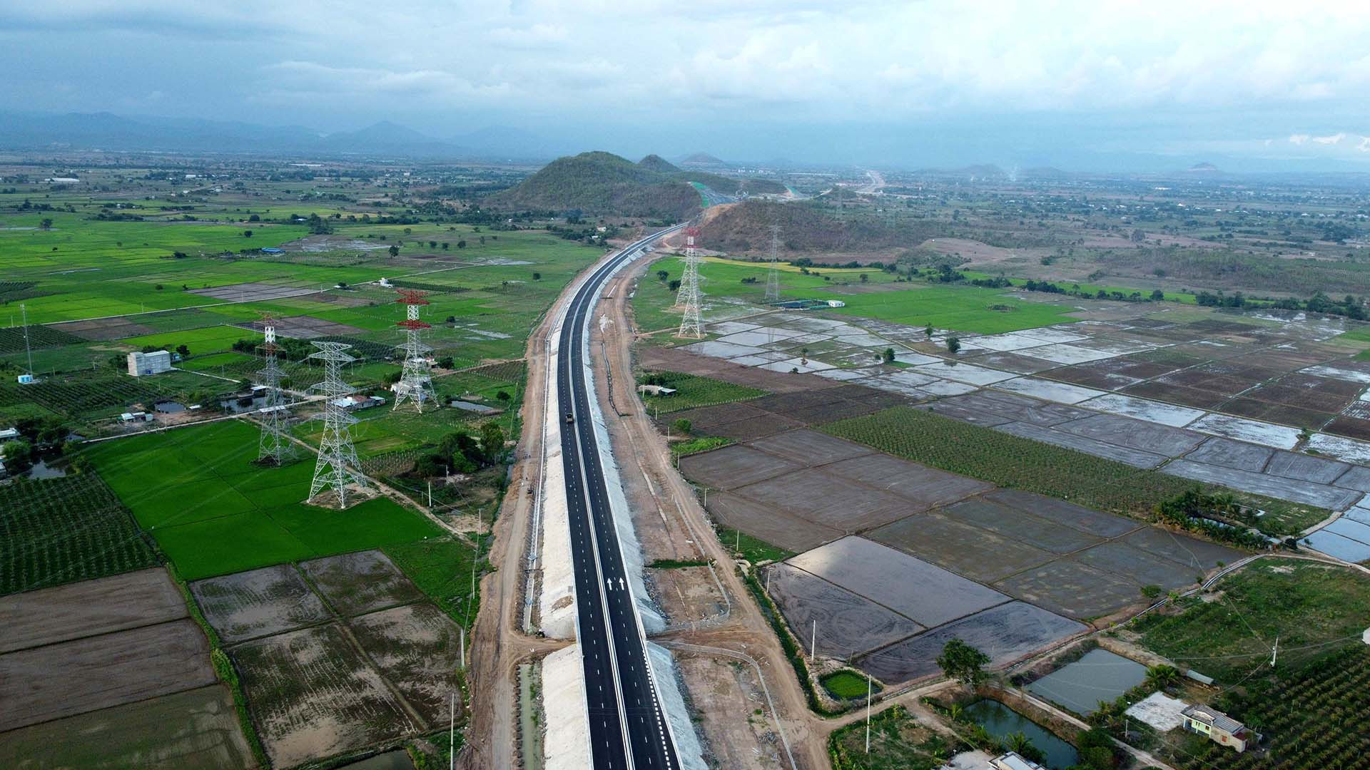 Ngày 19/5, khi tuyến cao tốc Vĩnh Hảo-Phan Thiết chính thức được khai thác, vận hành, Cục Cảnh sát giao thông cùng với Cảnh sát giao thông Công an Bình Thuận và đơn vị bảo trì đường bộ của Bộ Giao thông vận tải sẽ bố trí và huy động lực lượng để bảo đảm an toàn giao thông cũng như chỉ dẫn các phương tiện giao thông lưu thông trên cao tốc. Ngày 19/5, khi tuyến cao tốc Vĩnh Hảo-Phan Thiết chính thức được khai thác, vận hành, Cục Cảnh sát giao thông cùng với Cảnh sát giao thông Công an Bình Thuận và đơn vị bảo trì đường bộ của Bộ Giao thông vận tải sẽ bố trí và huy động lực lượng để bảo đảm an toàn giao thông cũng như chỉ dẫn các phương tiện giao thông lưu thông trên cao tốc.