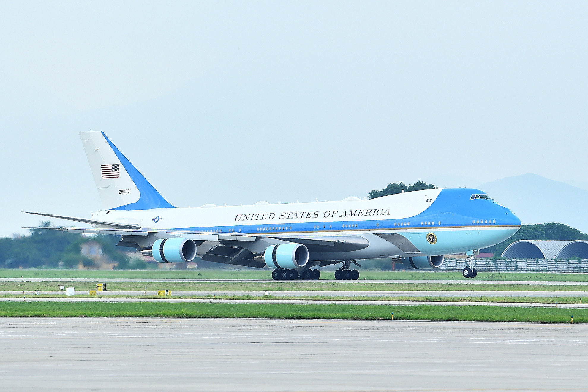 Chiều 10/9, chuyên cơ Air Force One chở Tổng thống Joe Biden cùng Đoàn đại biểu cấp cao Hoa Kỳ hạ cánh xuống Sân bay quốc tế Nội Bài.