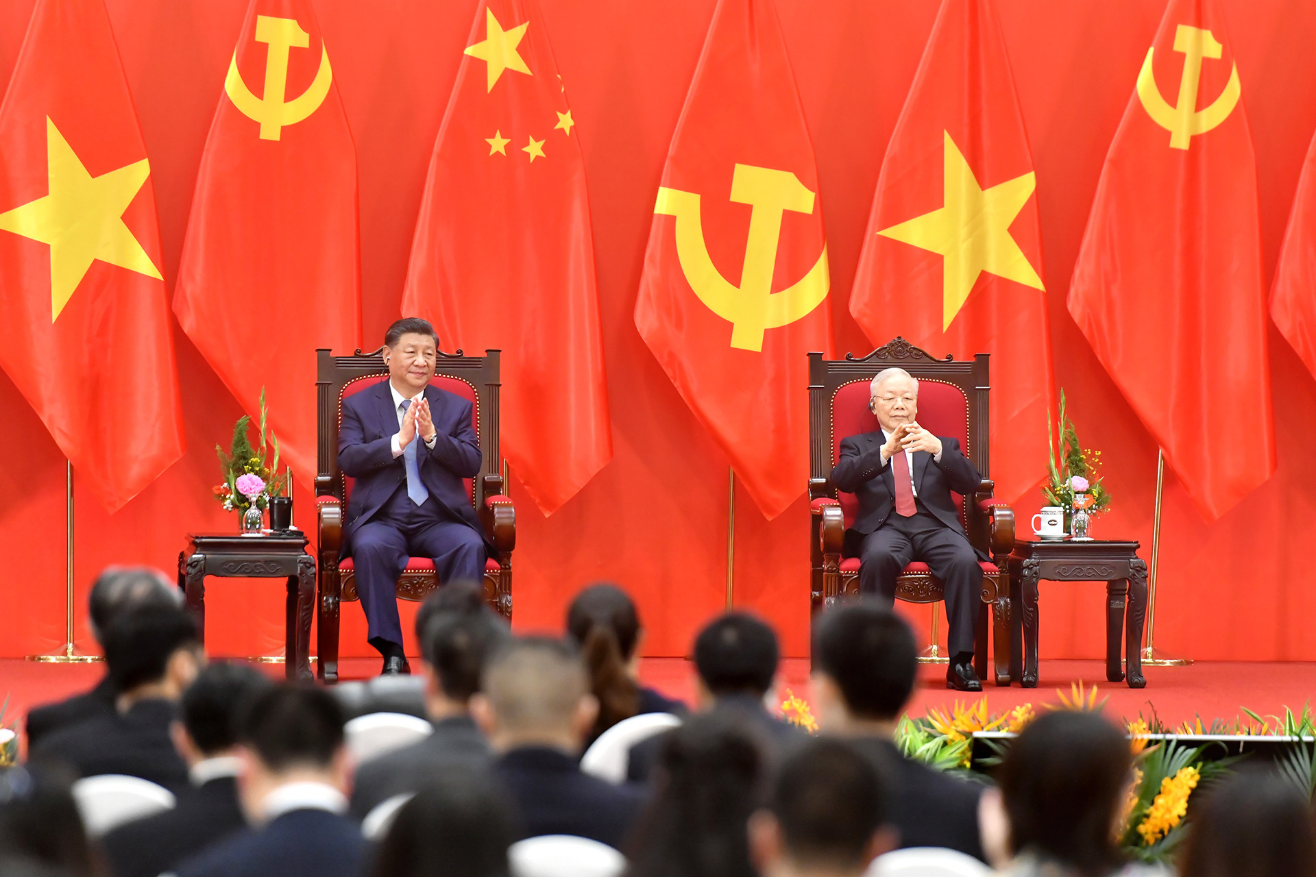 Tổng Bí thư Nguyễn Phú Trọng với Tổng Bí thư, Chủ tịch Trung Quốc Tập Cận Bình tại Gặp gỡ nhân sĩ hữu nghị và thế hệ trẻ Việt Nam-Trung Quốc.