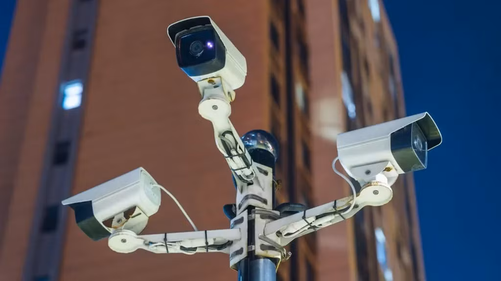 AI có khả năng so sánh dữ liệu khuôn mặt được cung cấp trực tiếp từ camera để đối chiếu với danh sách tội phạm đang bị theo dõi. (Ảnh: Getty Images)