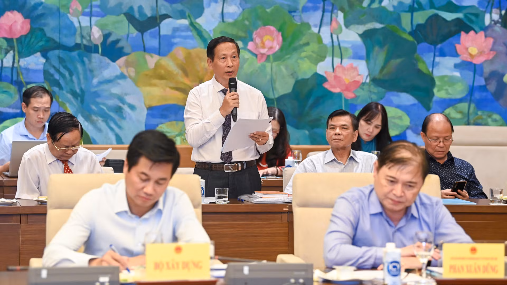 Phó Chủ tịch Hội Bất động sản Việt Nam Đỗ Đức Chiến phát biểu góp ý về dự thảo Luật Kinh doanh bất động sản.