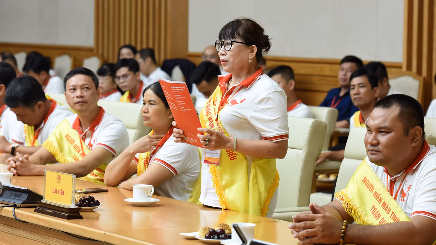 Đại biểu Hồ Kim Phượng (TP Hồ Chí Minh) cứ định kỳ 3 tháng tham gia hiến máu 1 lần suốt từ những năm 1997 đến nay.