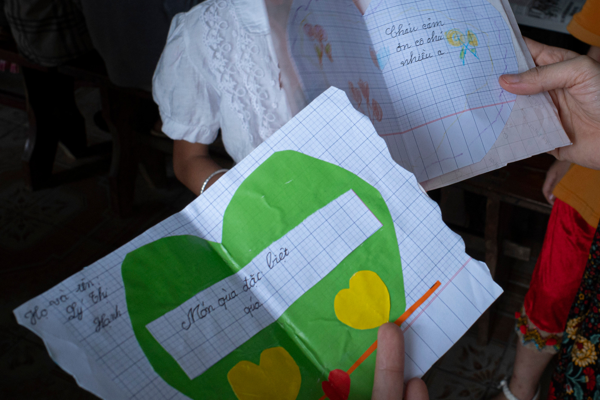 Những tấm thiệp cảm ơn của các em nhỏ tại điểm trường Khâu Bủng.