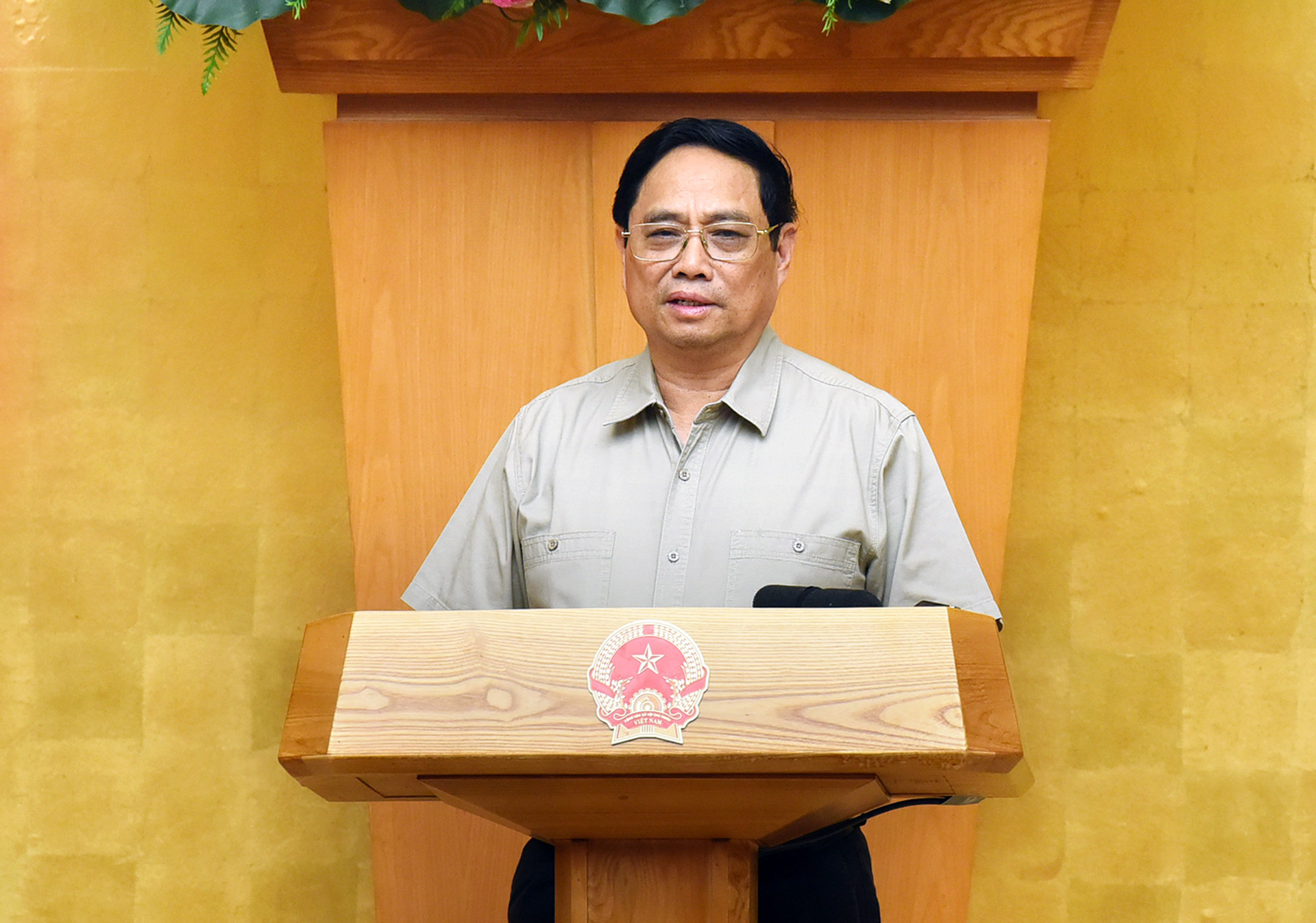 Thủ tướng Phạm Minh Chính cho biết, từ đầu nhiệm kỳ tới nay, Chính phủ đã tổ chức 19 phiên họp chuyên đề về xây dựng pháp luật; trình Quốc hội thông qua 35 luật, pháp lệnh, nghị quyết; Chính phủ, Thủ tướng Chính phủ ban hành hơn 400 văn bản quy phạm pháp luật.