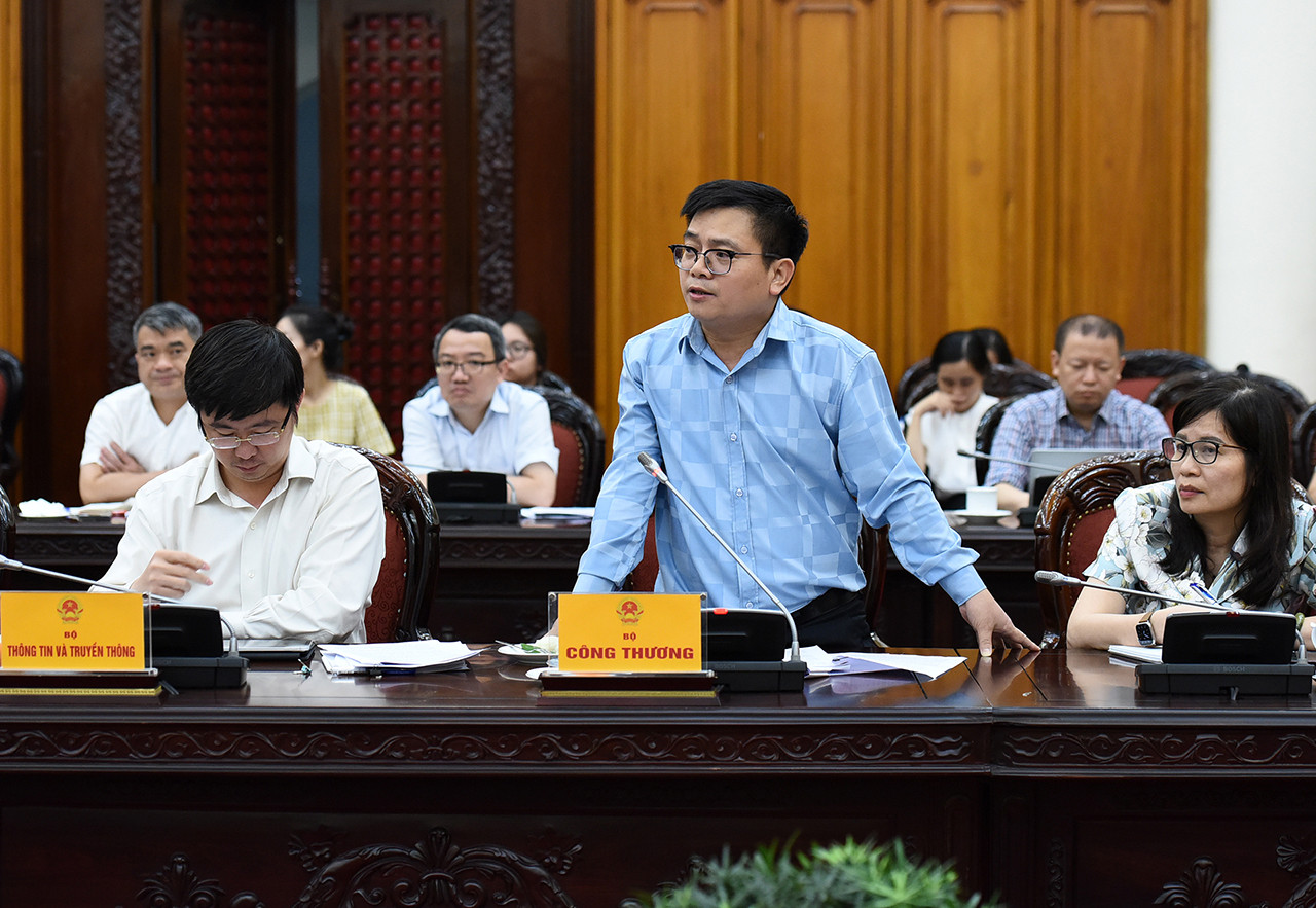 Thứ trưởng Công thương Trương Thanh Hoài phát biểu tại cuộc họp. Thứ trưởng Công thương Trương Thanh Hoài phát biểu tại cuộc họp.