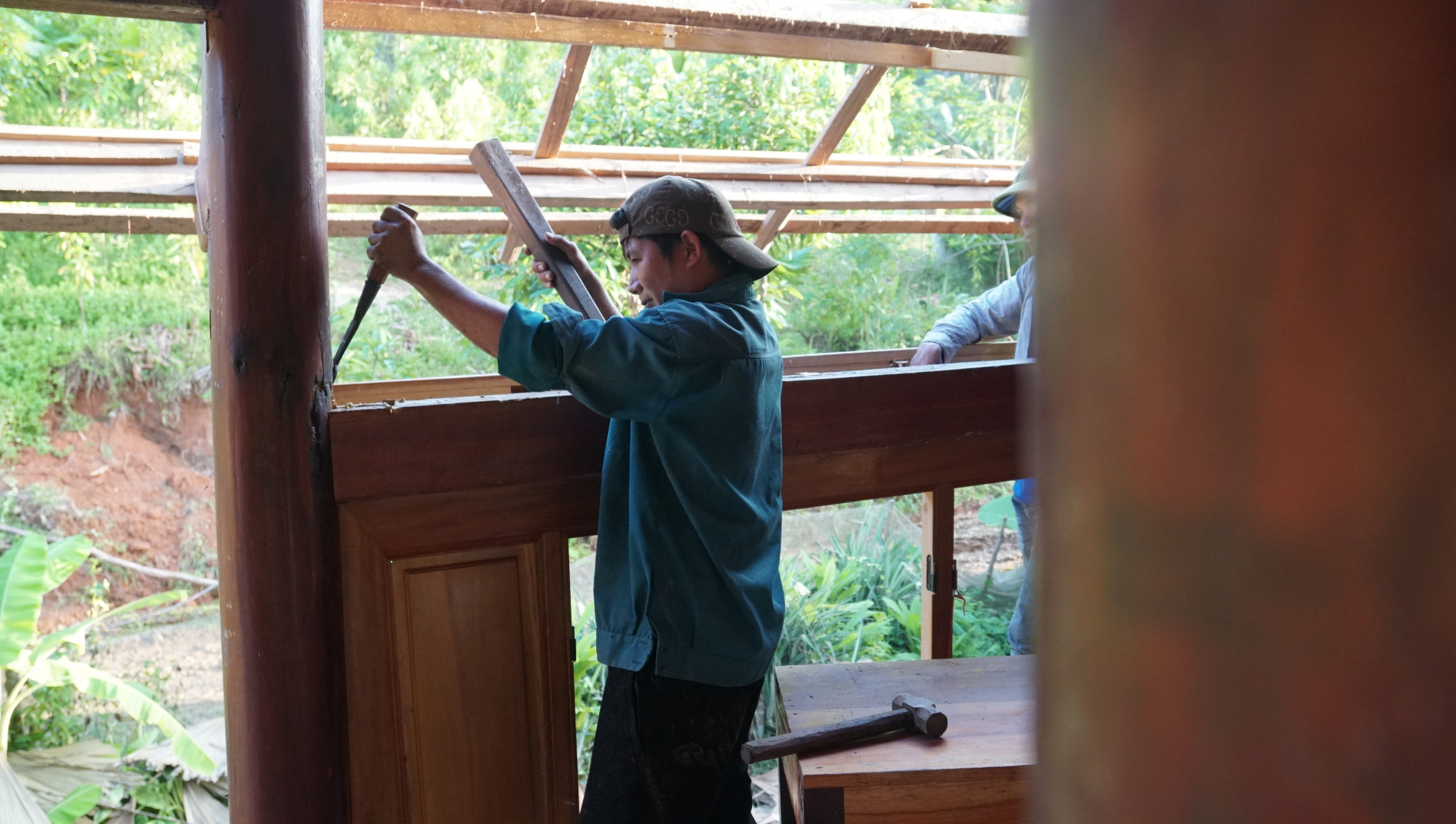 Ban thờ là nơi được dỡ sau cùng trong nhà.