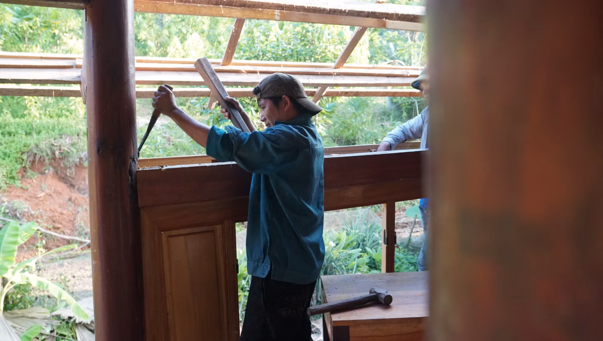 Ban thờ là nơi được dỡ sau cùng trong nhà.