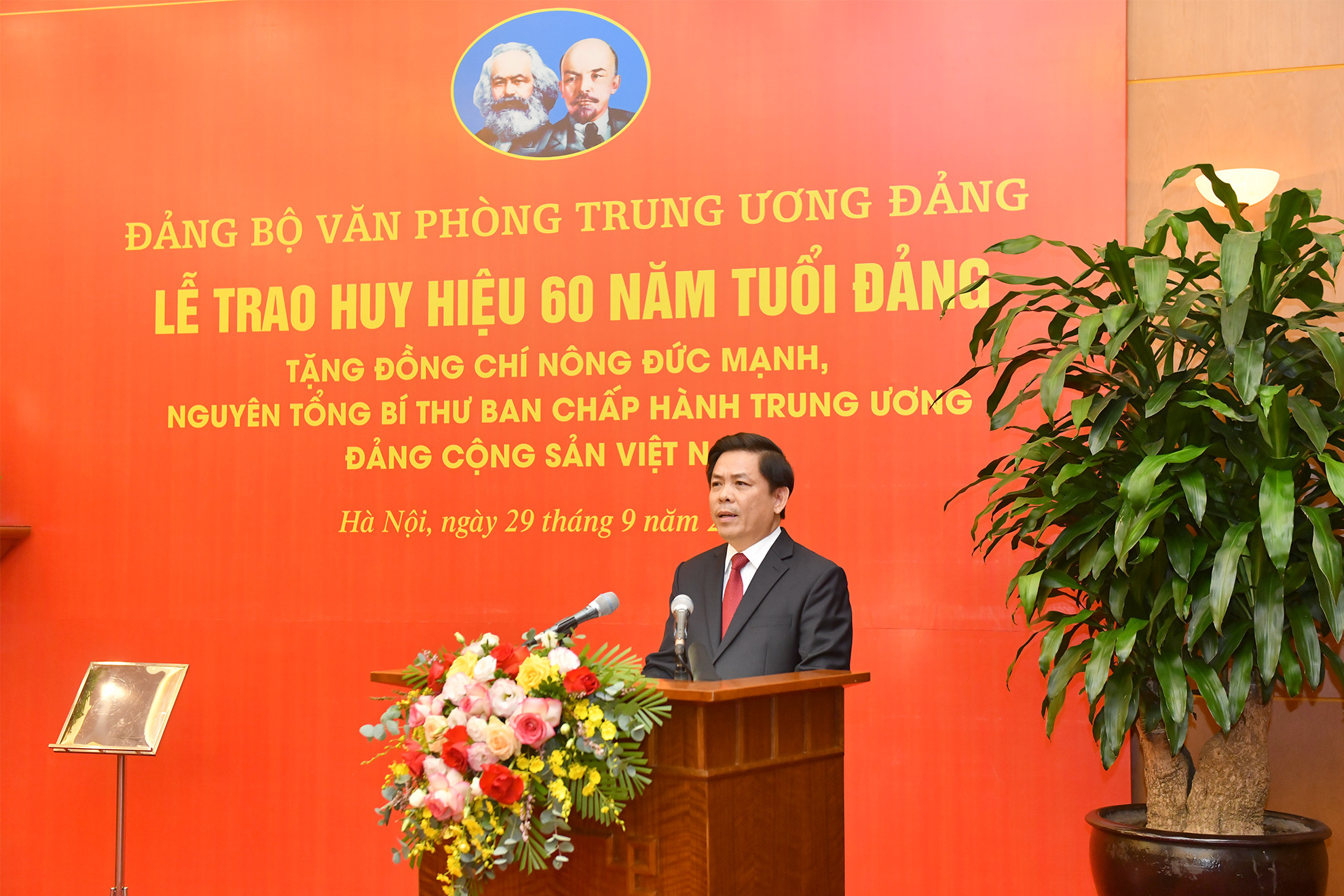 Đồng chí Nguyễn Văn Thể, Bí thư Đảng ủy Khối các cơ quan Trung ương phát biểu tại buổi lễ.