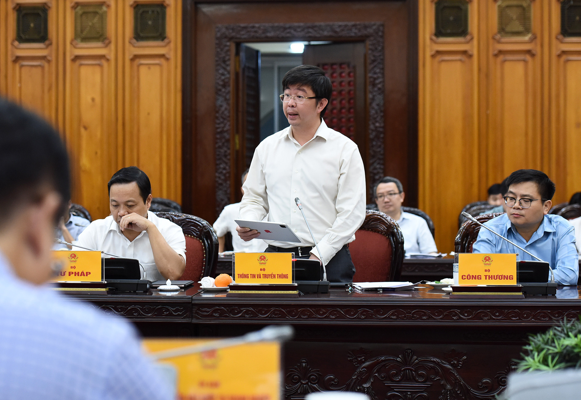 Thứ trưởng Thông tin và Truyền thông Bùi Hoàng Phương phát biểu tại cuộc họp. Thứ trưởng Thông tin và Truyền thông Bùi Hoàng Phương phát biểu tại cuộc họp.