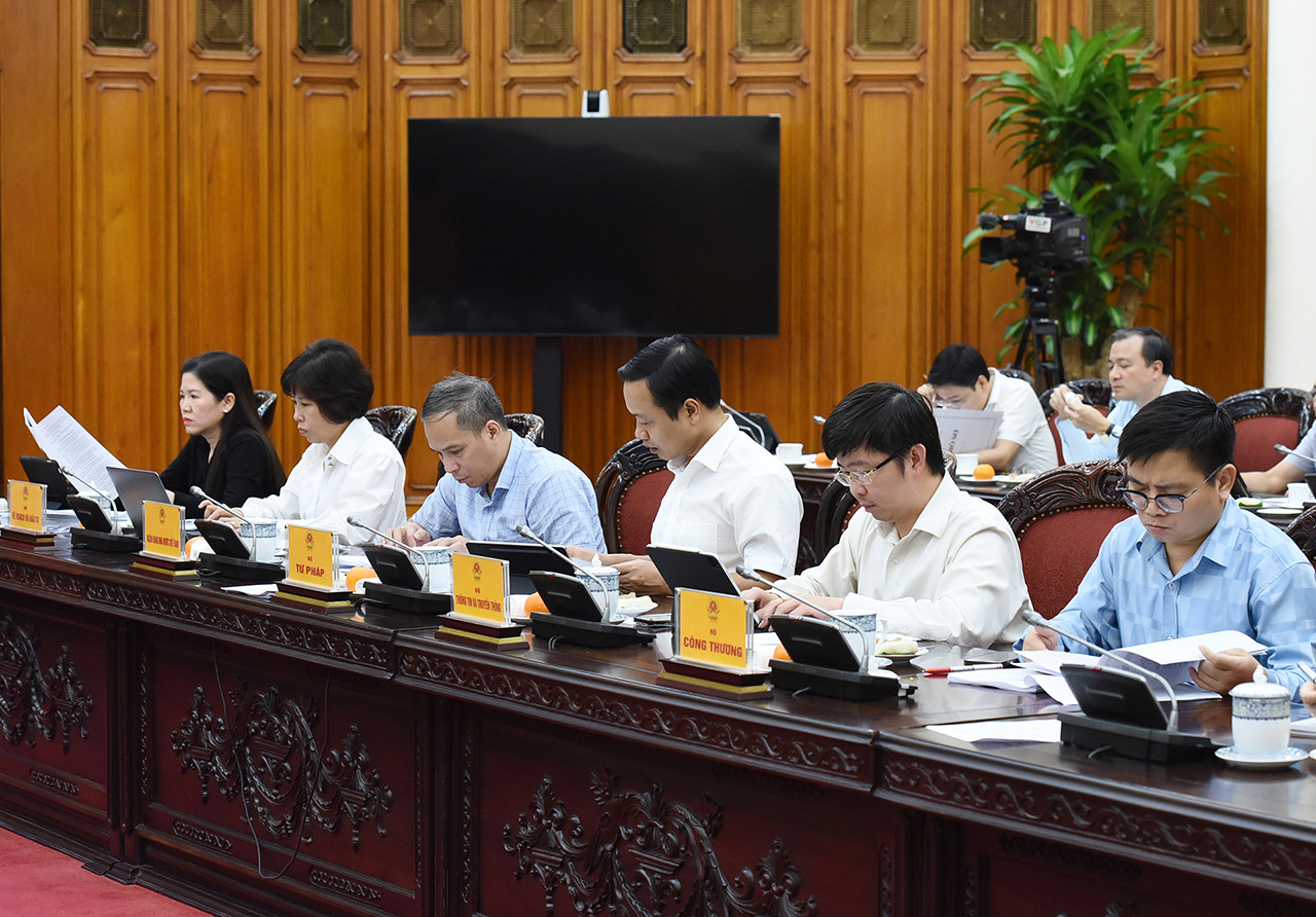 Đại diện lãnh đạo các bộ, ban, ngành tham dự cuộc họp. Đại diện lãnh đạo các bộ, ban, ngành tham dự cuộc họp.