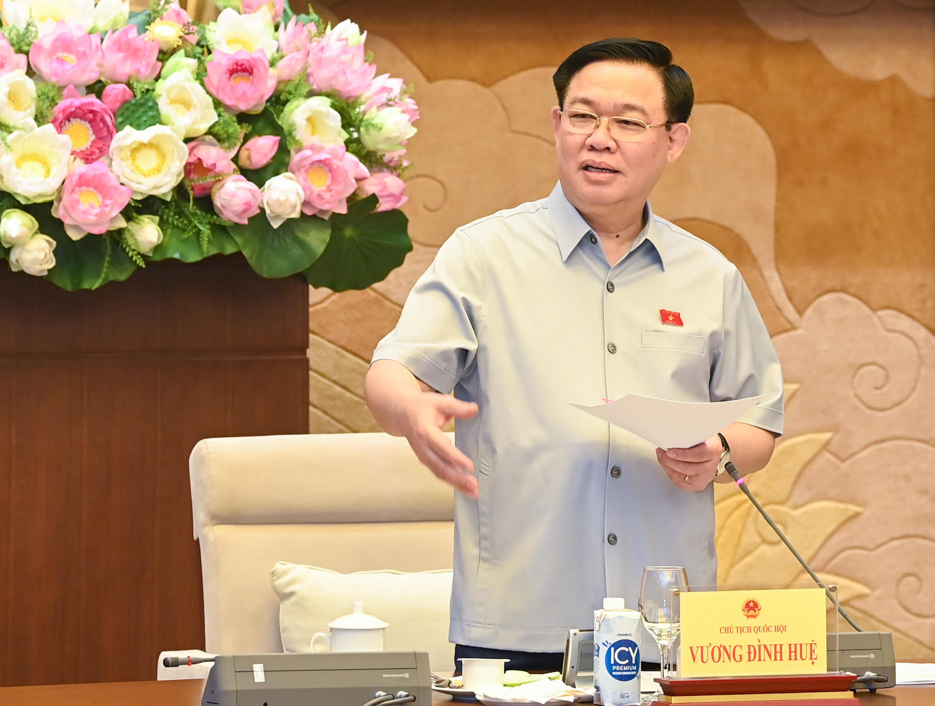 Chủ tịch Quốc hội Vương Đình Huệ phát biểu ý kiến tại buổi gặp mặt. Chủ tịch Quốc hội Vương Đình Huệ phát biểu ý kiến tại buổi gặp mặt.