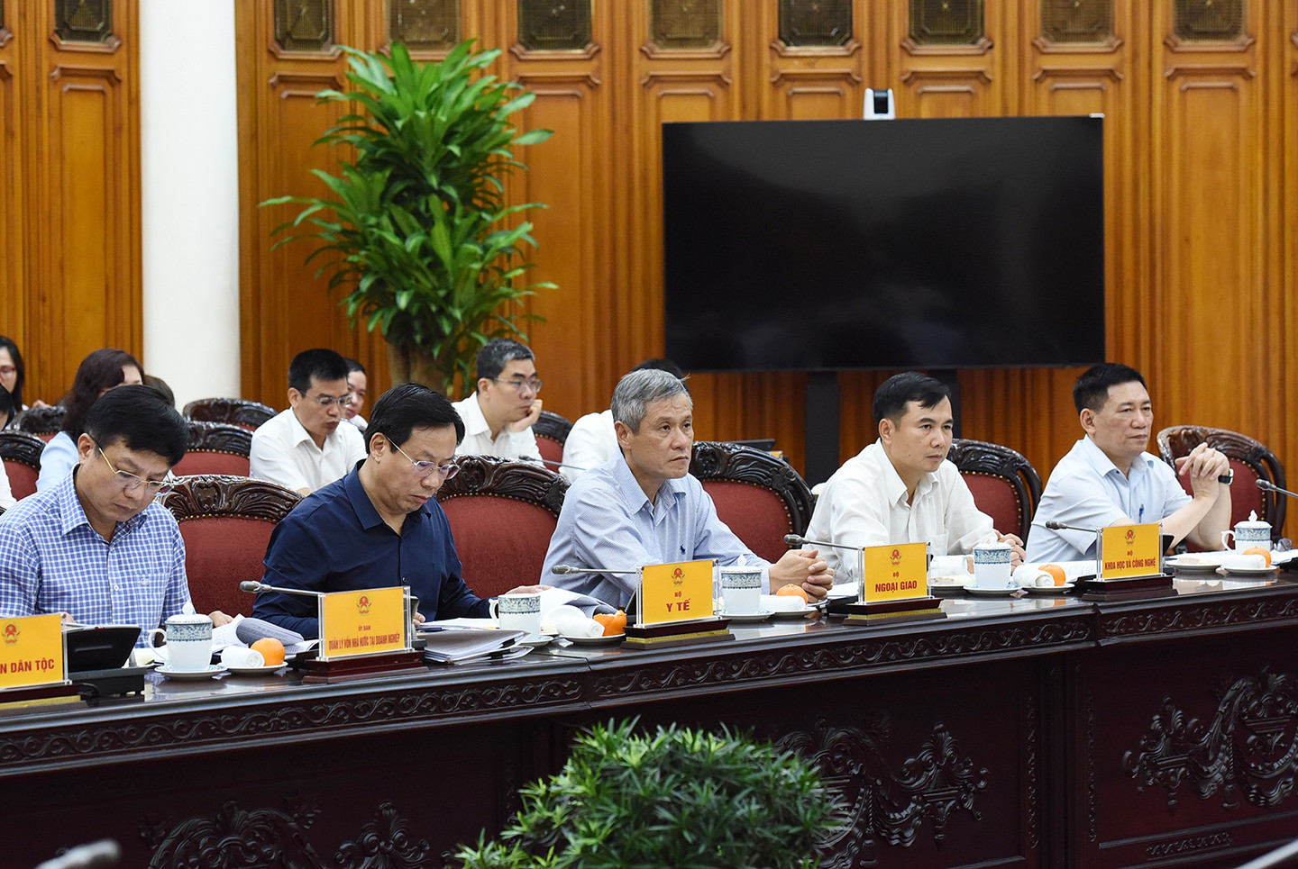 Đại diện lãnh đạo các bộ, ban, ngành tham dự cuộc họp. Đại diện lãnh đạo các bộ, ban, ngành tham dự cuộc họp.