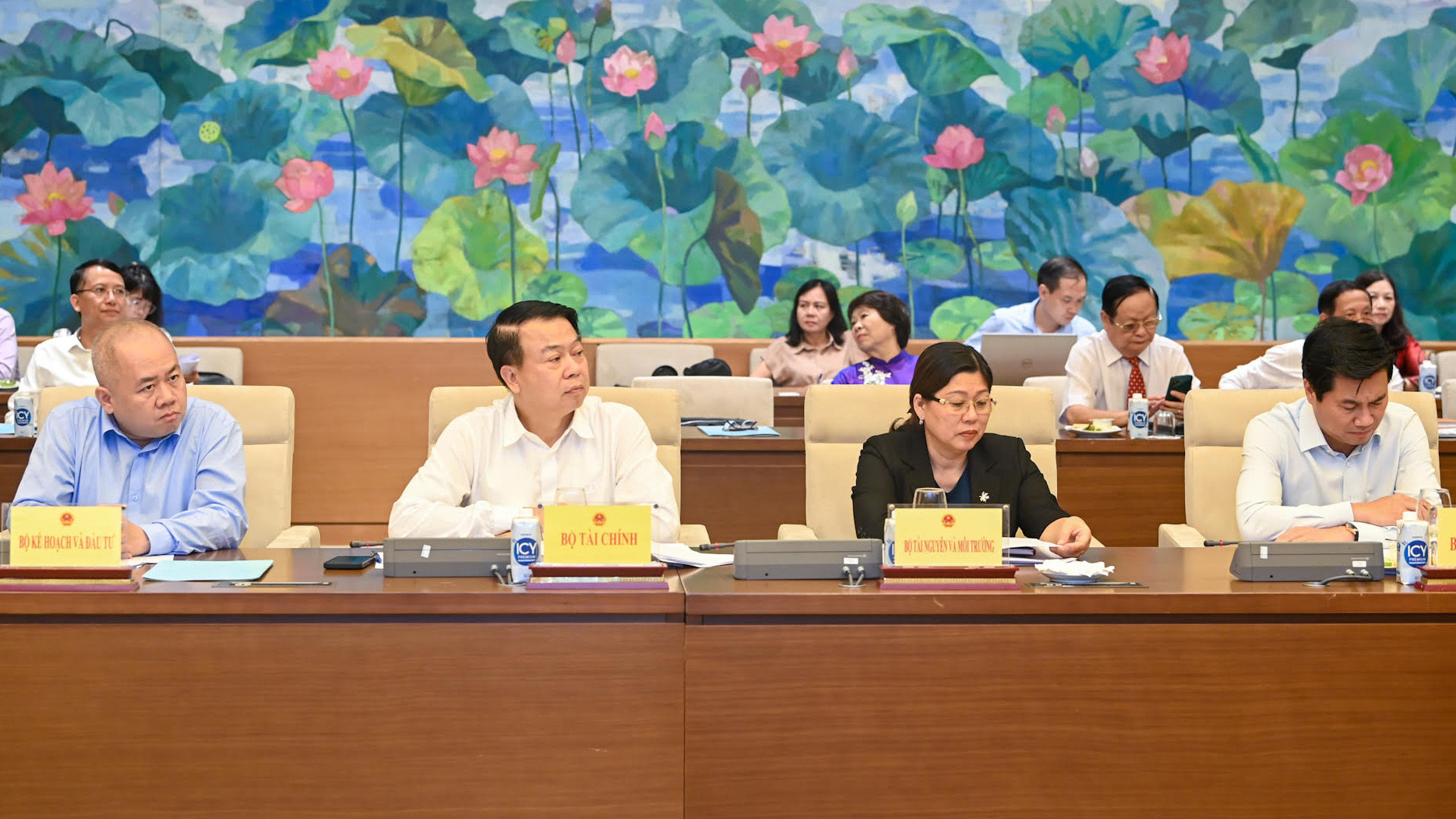 Lãnh đạo các bộ, ngành dự buổi gặp mặt. Lãnh đạo các bộ, ngành dự buổi gặp mặt.