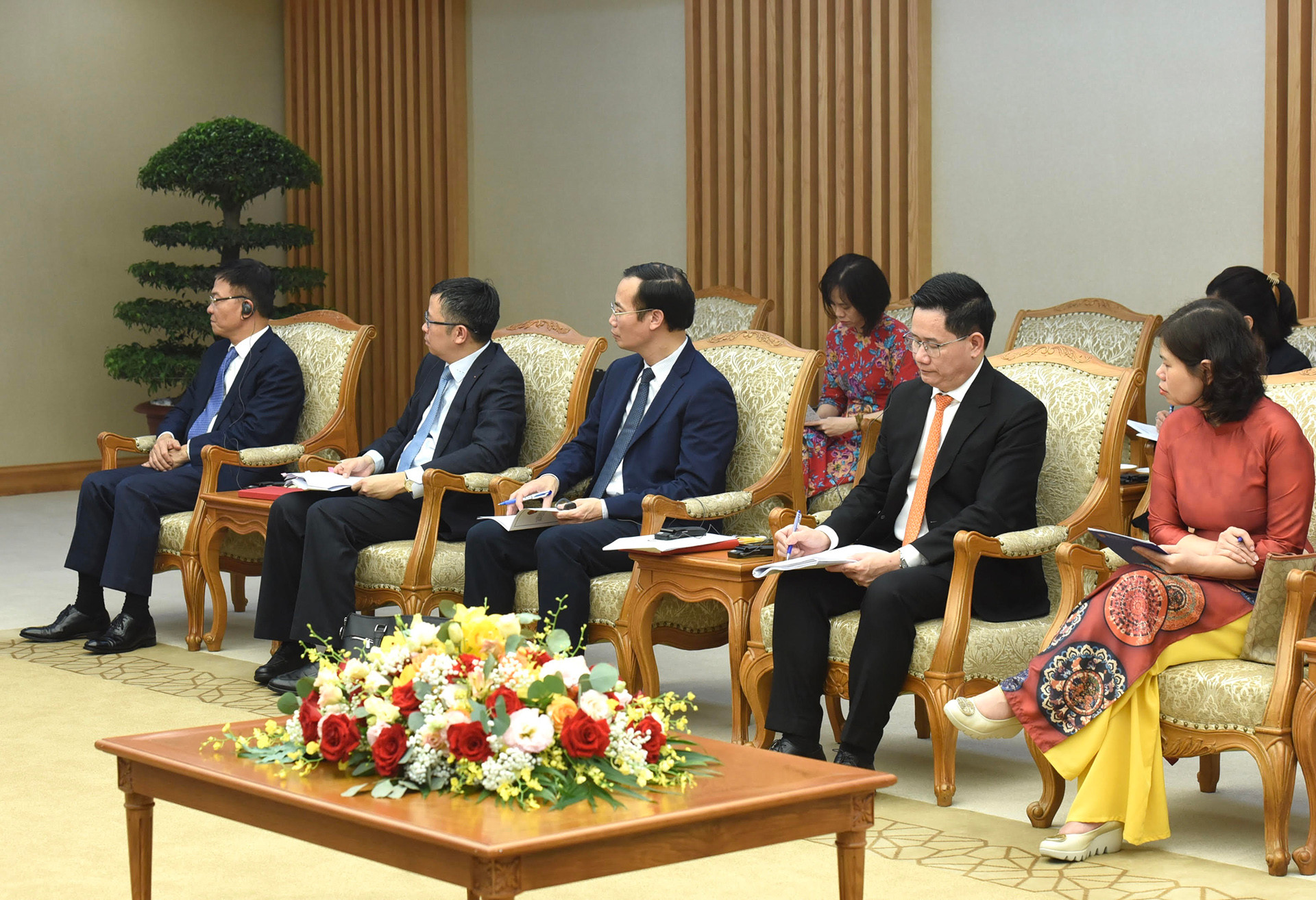 Đại diện lãnh đạo các bộ, ban ngành của Chính phủ Việt Nam tham dự buổi tiếp.