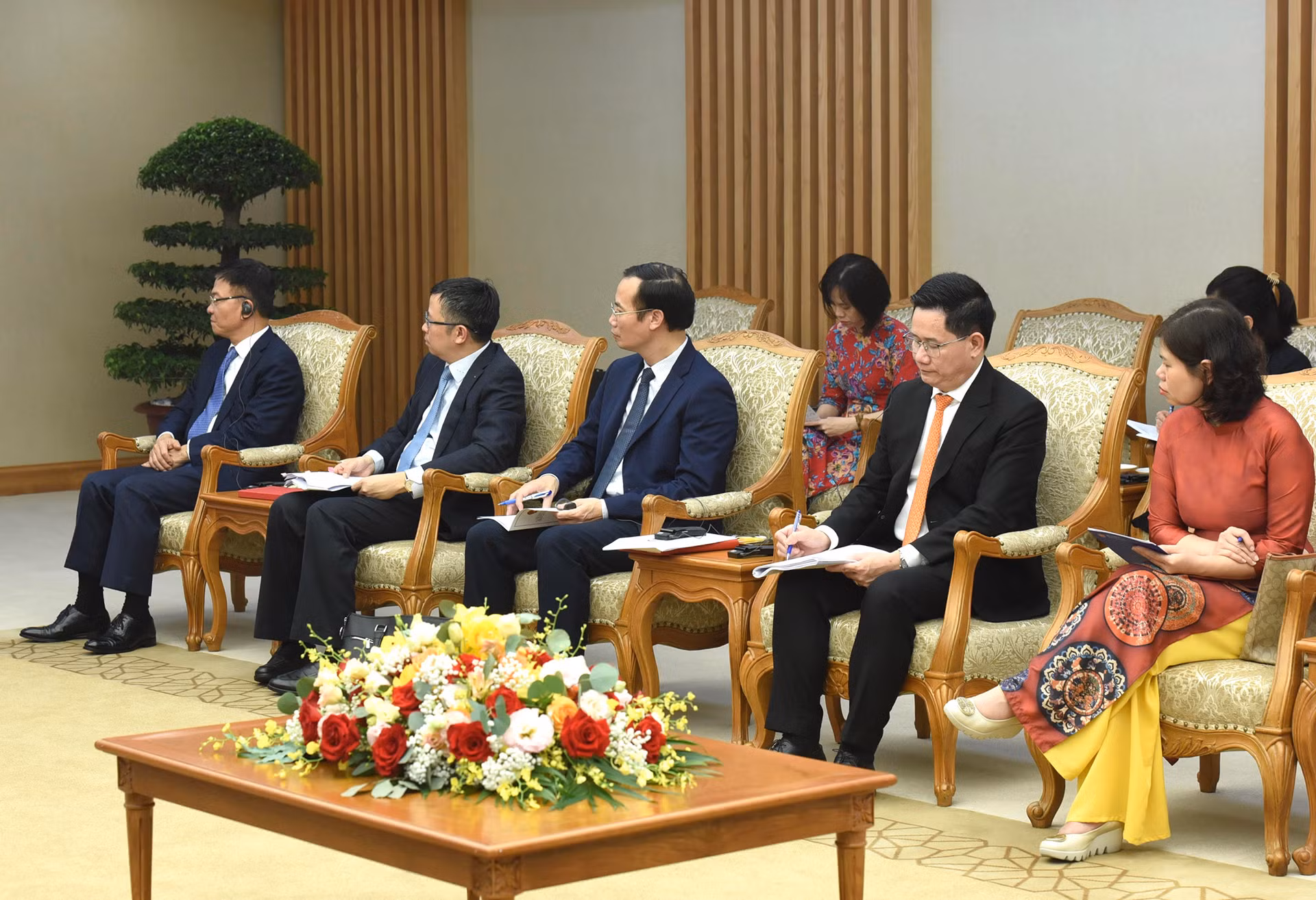 Đại diện lãnh đạo các bộ, ban ngành của Chính phủ Việt Nam tham dự buổi tiếp.