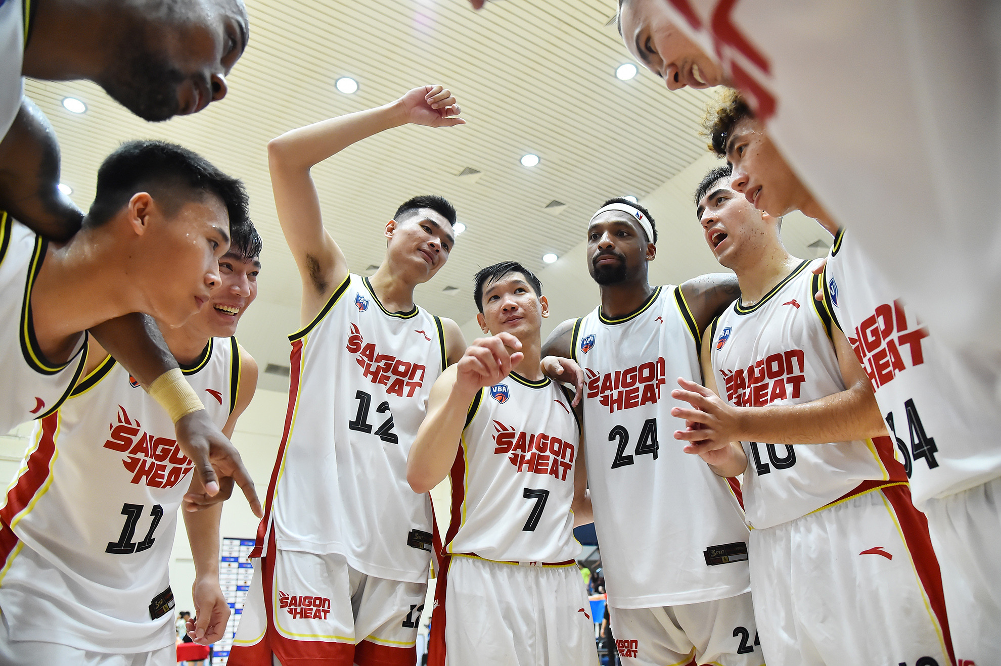 Niềm vui của các cầu thủ Saigon Heat sau trận thắng đầu tiên của mùa giải 2023.