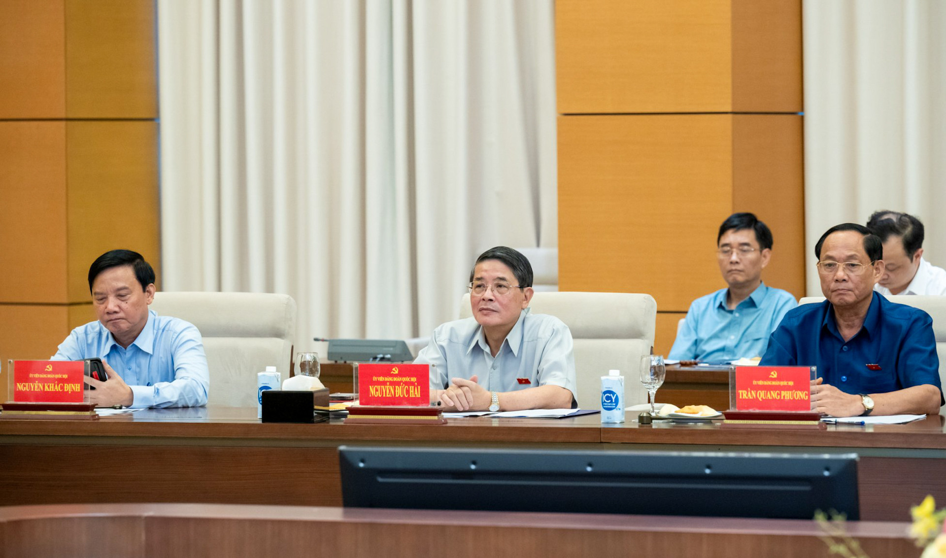 Các Phó Chủ tịch Quốc hội: Nguyễn Khắc Định, Nguyễn Đức Hải, Trần Quang Phương dự hội nghị.