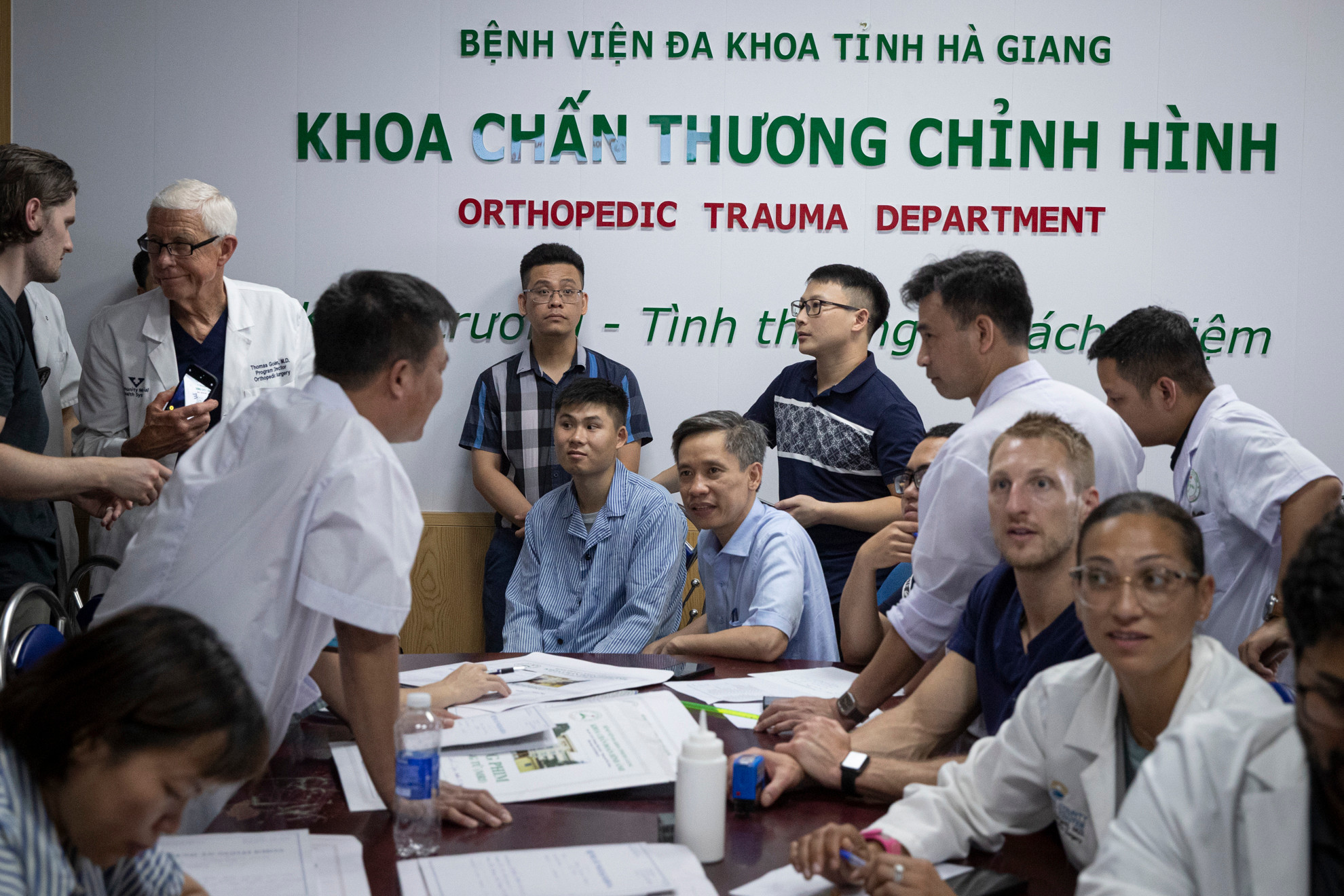 Câu lạc bộ (CLB) nhân đạo Sala là một nhóm thiện nguyện phi lợi nhuận thành lập năm 2010, hạt nhân là các y bác sĩ của Bệnh viện Hữu nghị Việt Đức. CLB hoạt động với mục đích là khám, chữa trị miễn phí cho các trường hợp trẻ em và người có hoàn cảnh khó khăn mắc các bệnh lý về chấn thương, chỉnh hình, khuyết tật hệ vận động.