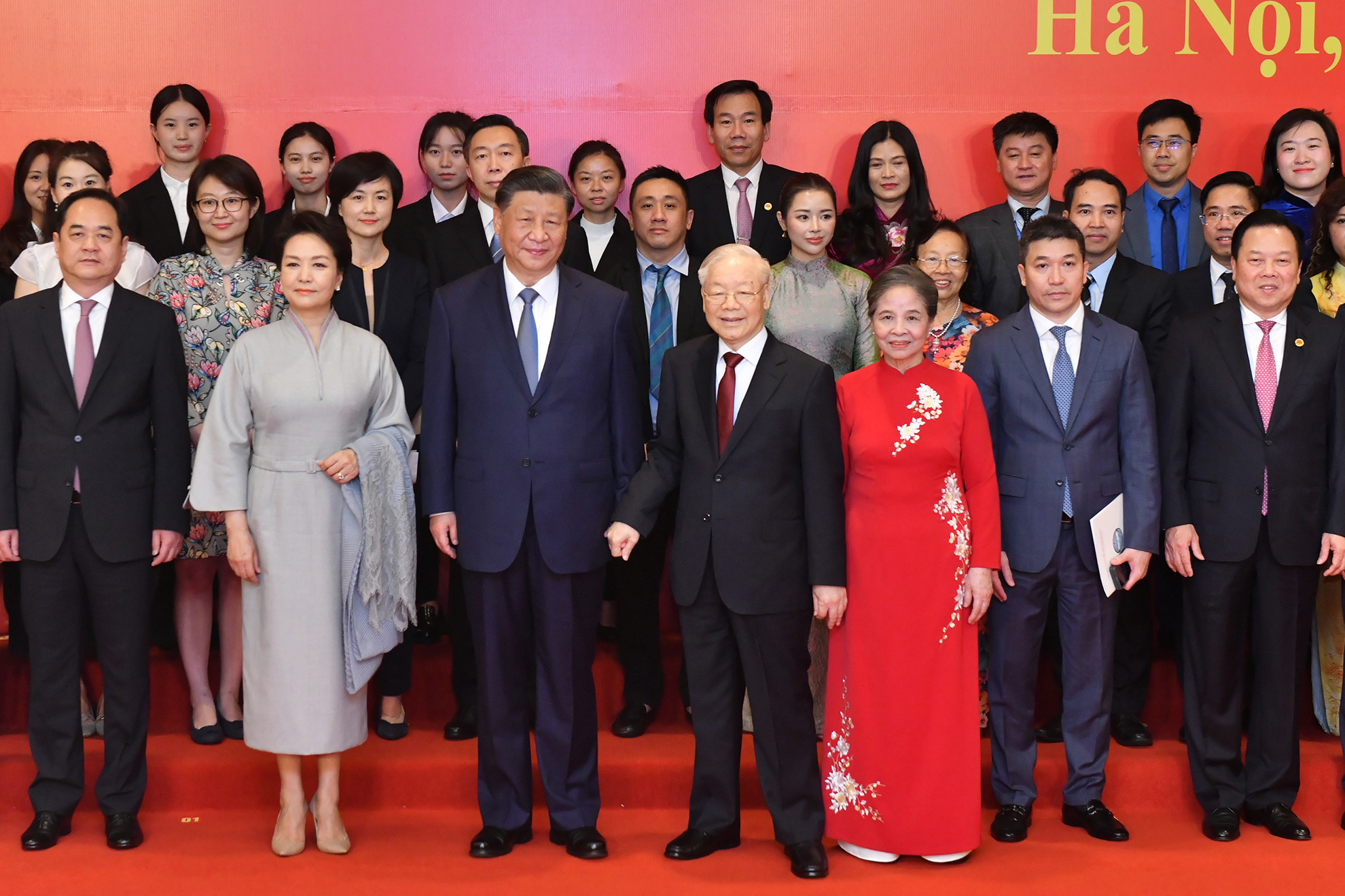Tổng Bí thư Nguyễn Phú Trọng và Phu nhân, Tổng Bí thư, Chủ tịch Trung Quốc Tập Cận Bình và Phu nhân cùng các đại biểu tham dự Gặp gỡ nhân sĩ hữu nghị và thế hệ trẻ Việt Nam-Trung Quốc.