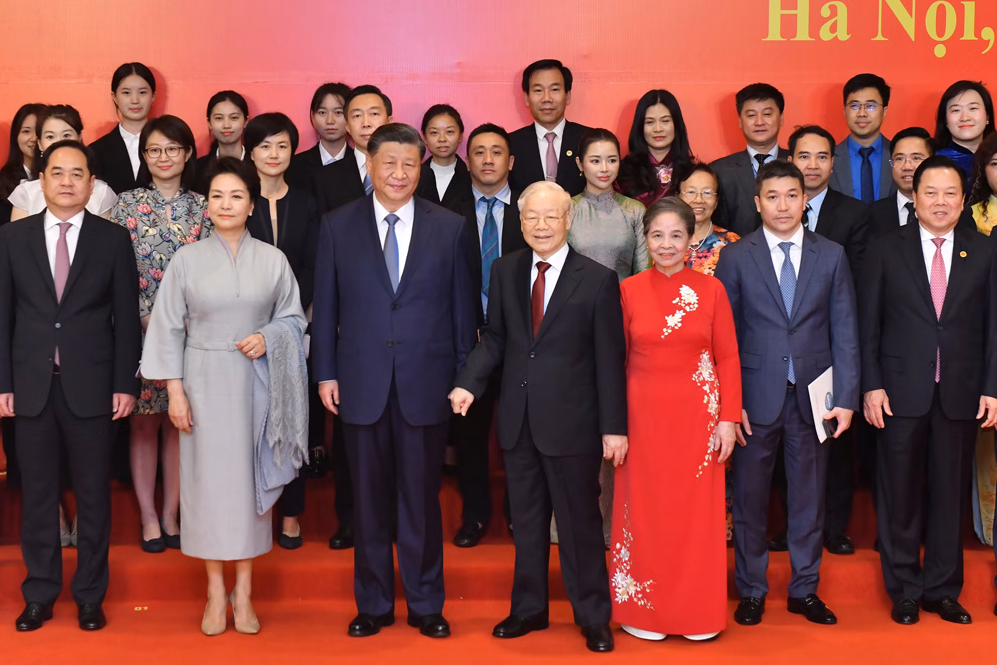 Tổng Bí thư Nguyễn Phú Trọng và Phu nhân, Tổng Bí thư, Chủ tịch Trung Quốc Tập Cận Bình và Phu nhân cùng các đại biểu tham dự Gặp gỡ nhân sĩ hữu nghị và thế hệ trẻ Việt Nam-Trung Quốc.