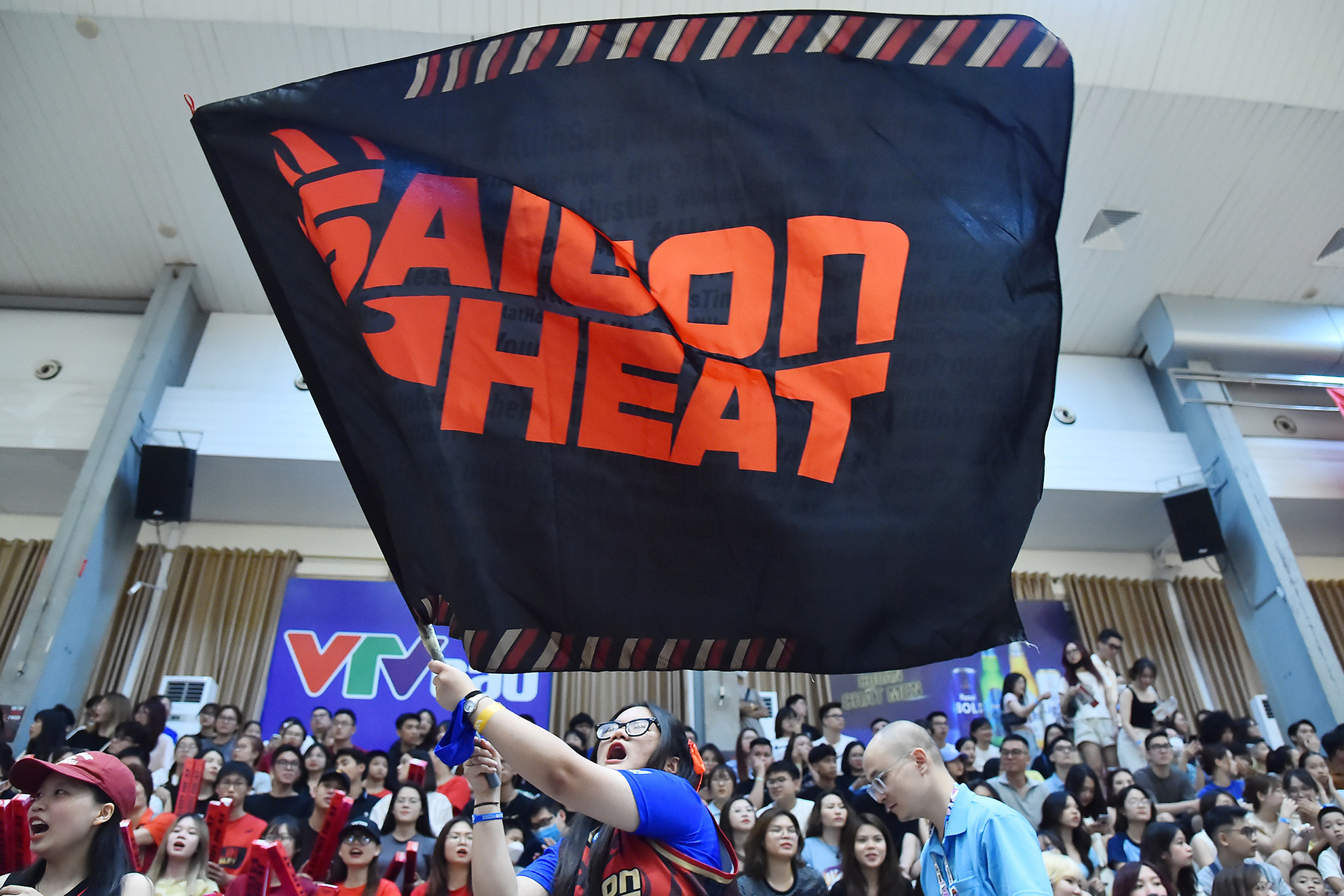 Dù thi đấu xa nhà, nhưng nhà đương kim vô địch vẫn nhận được sự cổ vũ nhiệt tình của những người hâm mộ trung thành.