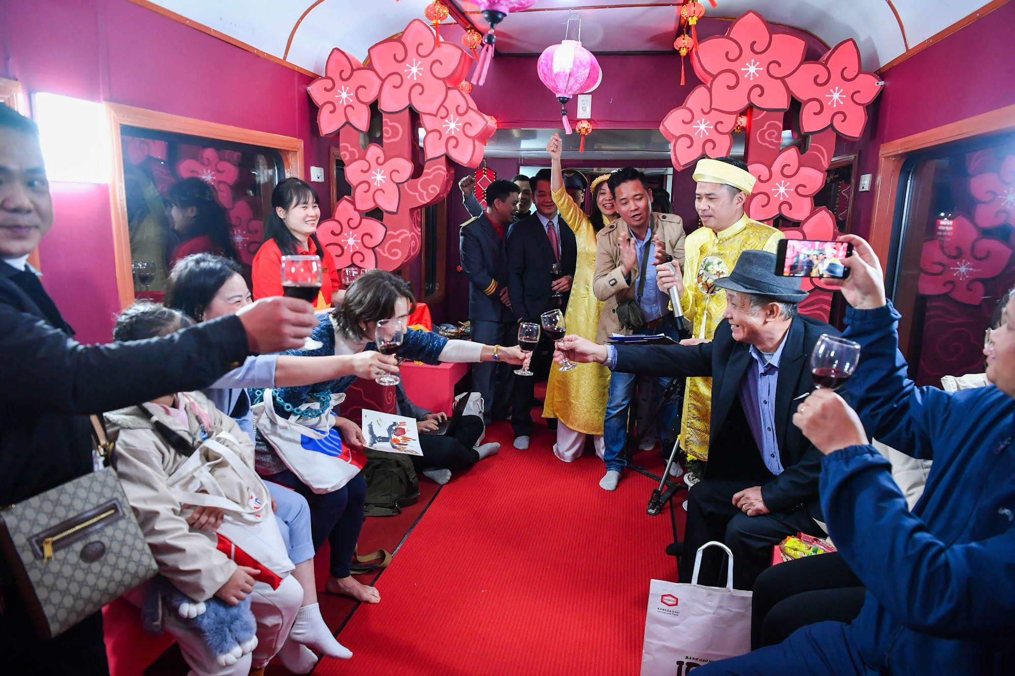 Cụng ly đón năm mới...