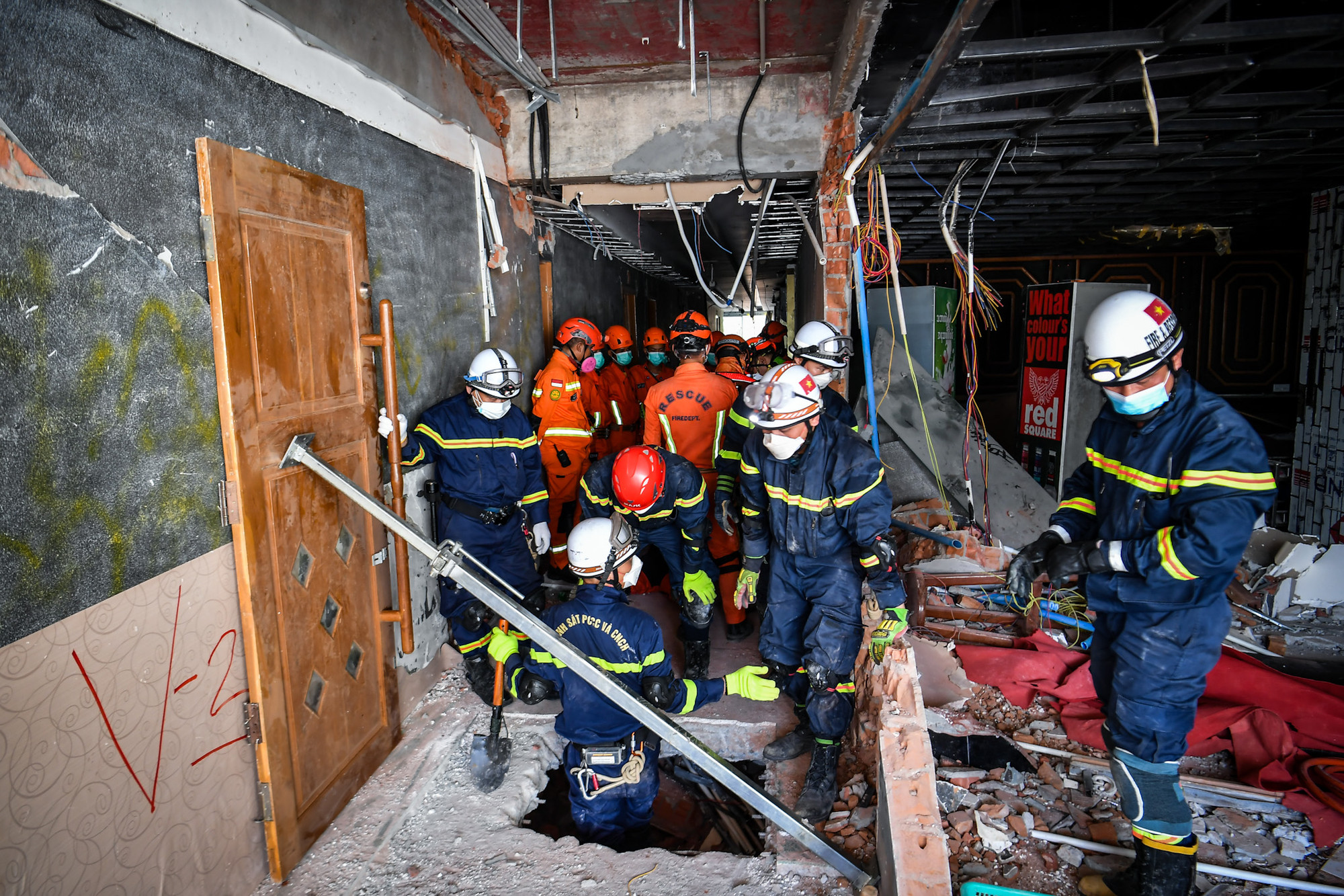 Để bảo đảm an toàn, vị trí làm việc sẽ được gia cố bằng hệ thống thanh chịu lực.